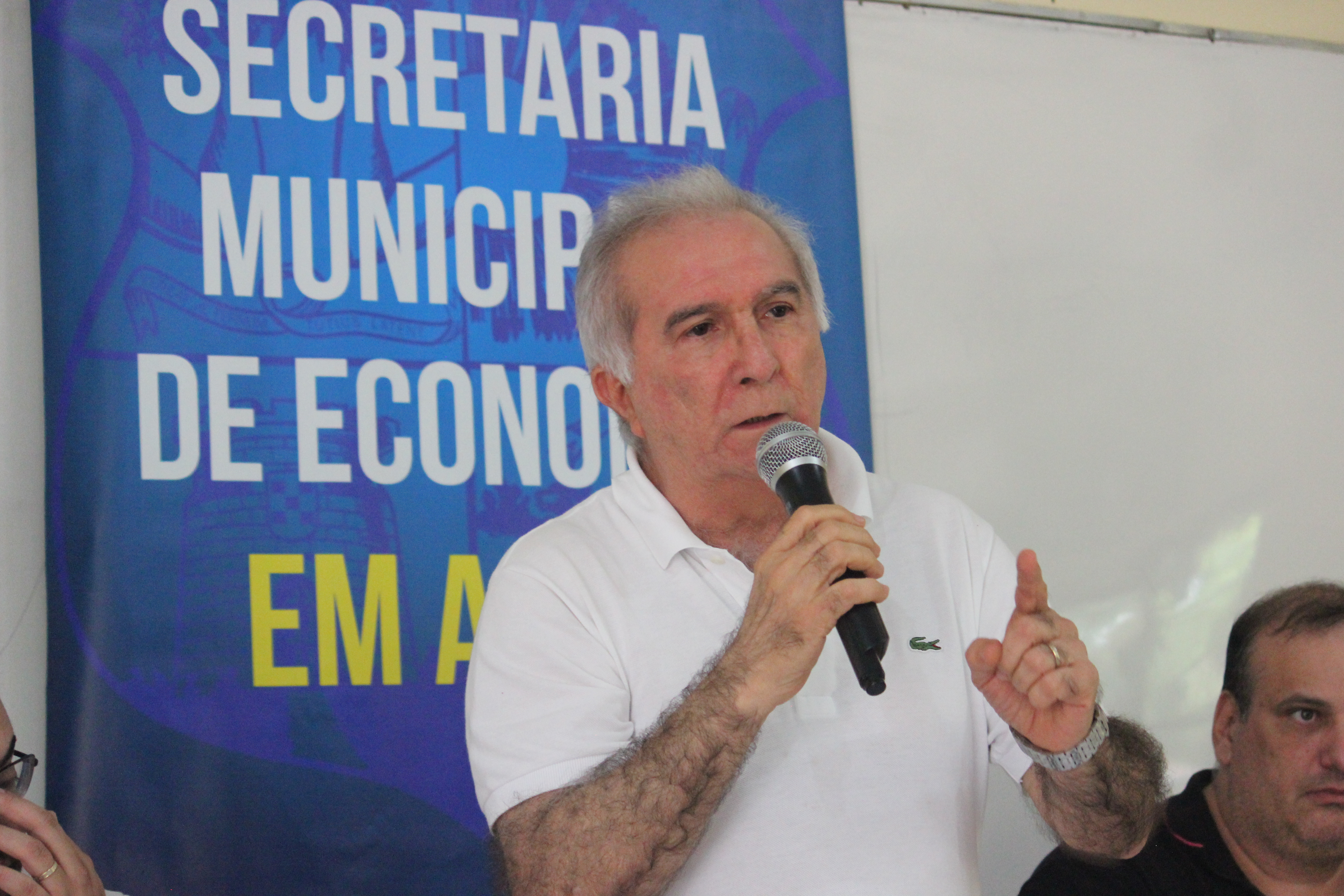 Prefeitura faz doação de patos e peixes e movimenta a economia nas ilhas de Belém