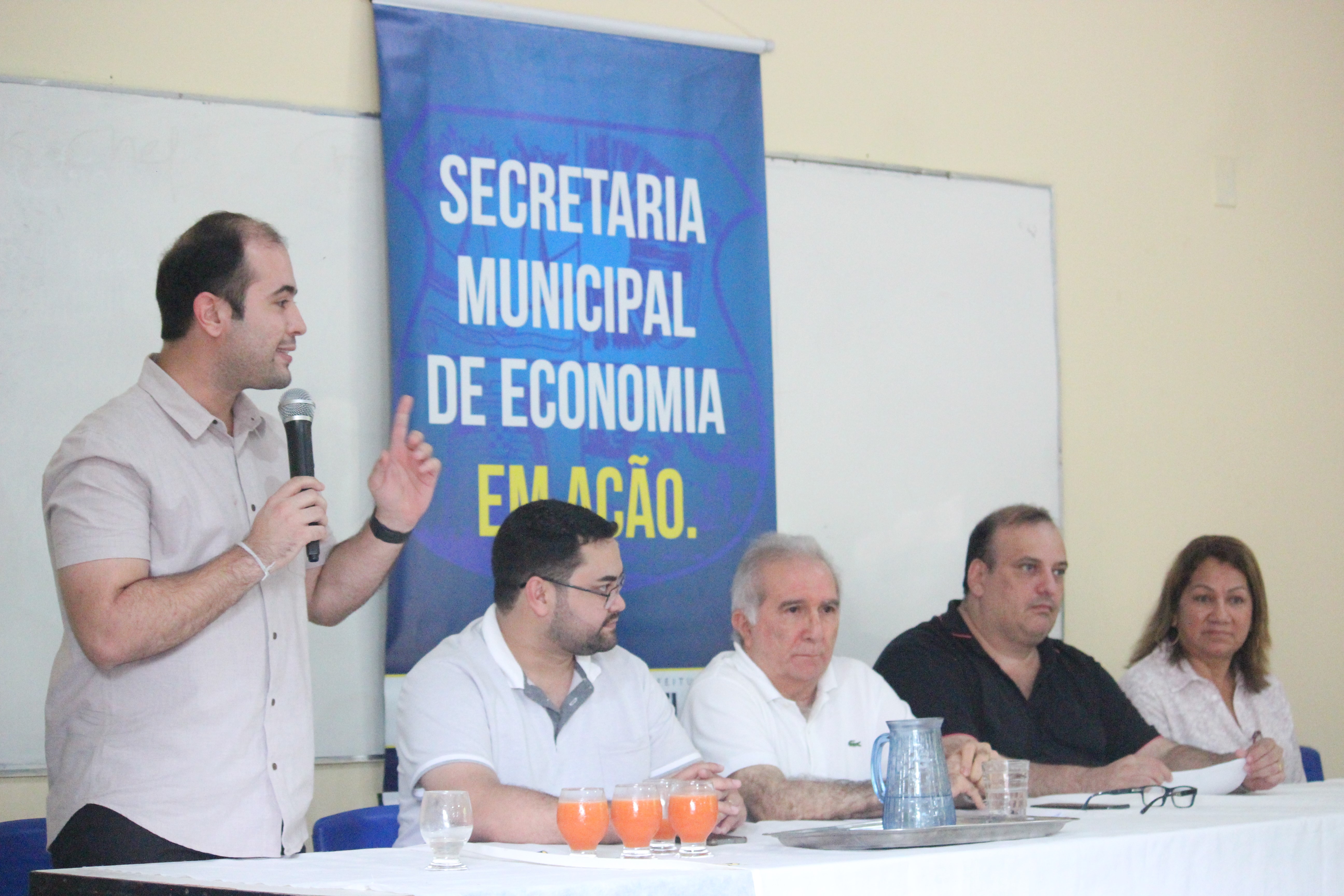 Prefeitura faz doação de patos e peixes e movimenta a economia nas ilhas de Belém