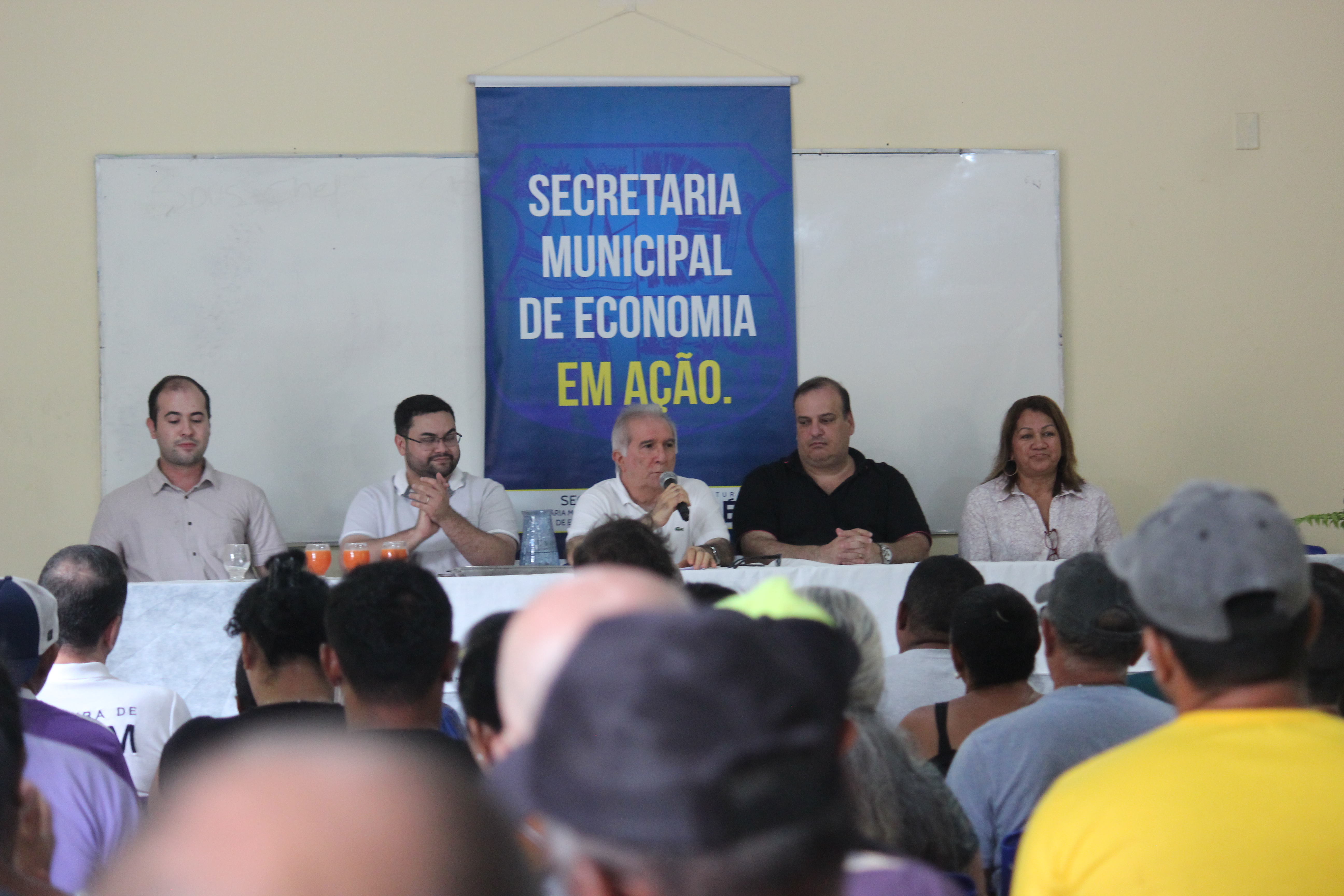 Prefeitura faz doação de patos e peixes e movimenta a economia nas ilhas de Belém