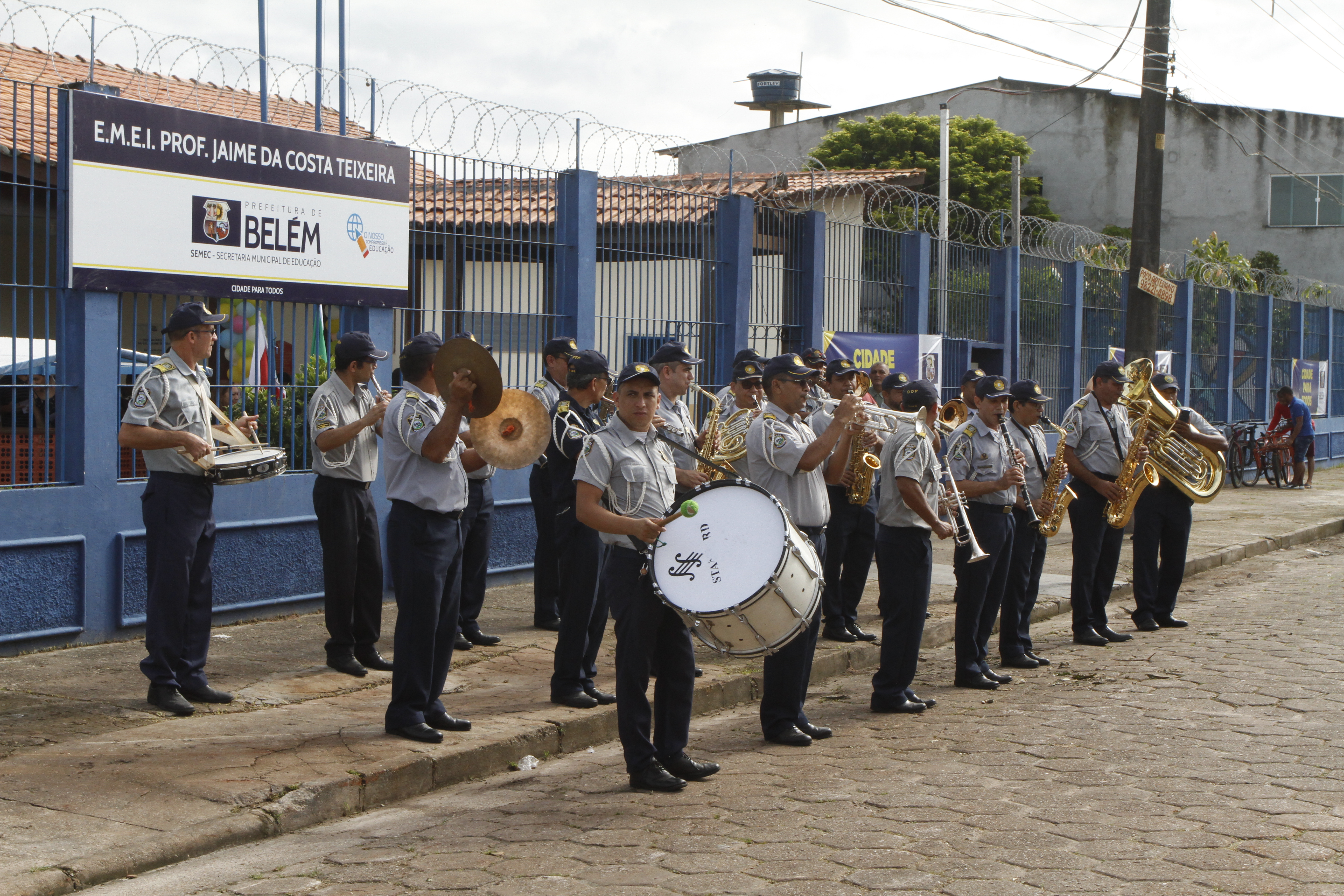 Prefeitura de Belém entrega escola reformada e climatizada no Tenoné