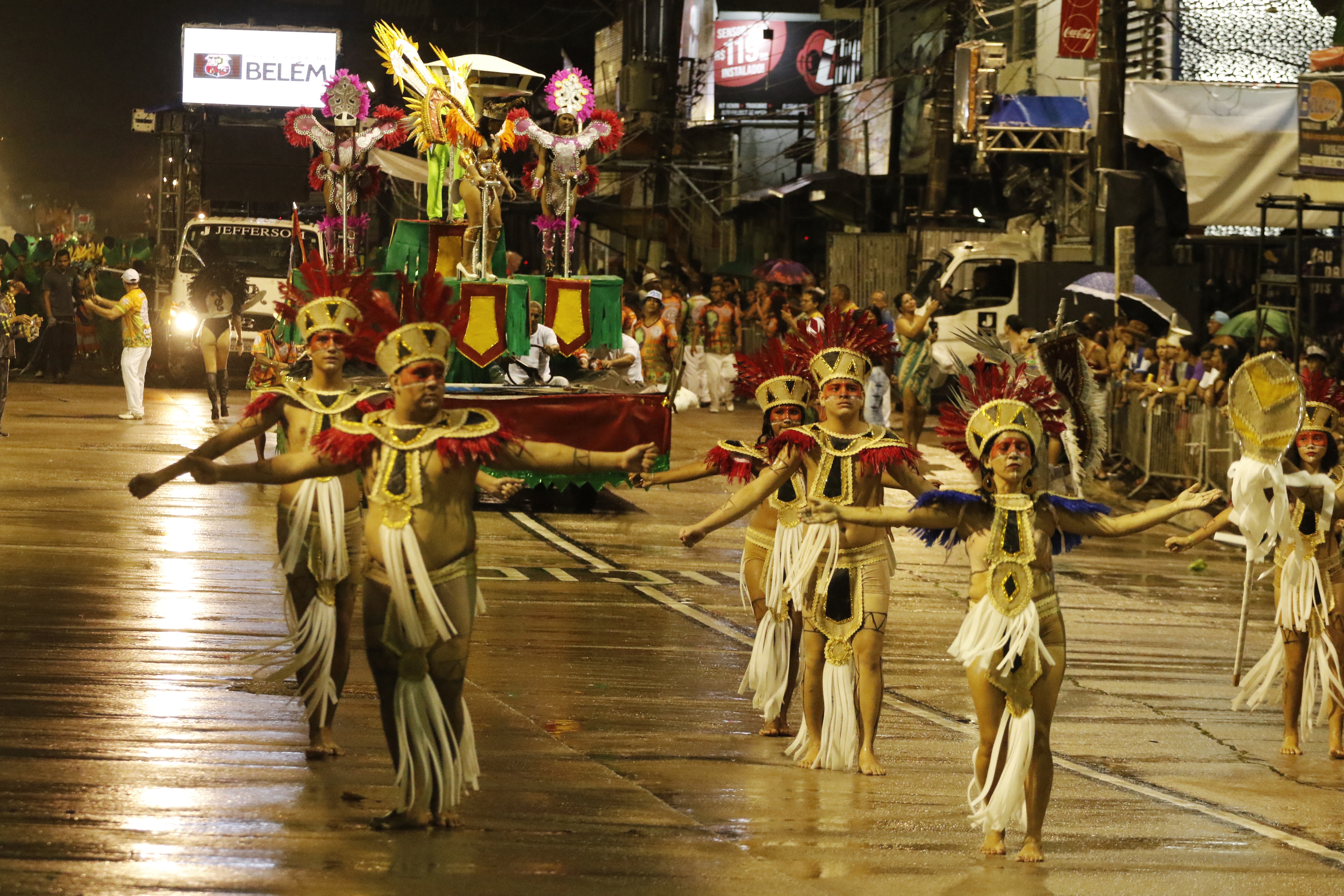 Alegria Alegria abre último dia de desfile do Carnaval Oficial das Escolas de Samba de Belém