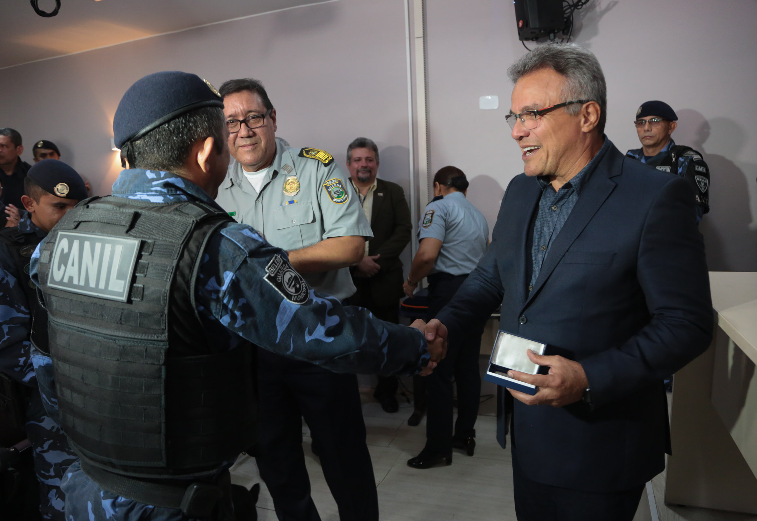 Guardas municipais são homenageados por apreensão de duas toneladas de entorpecentes