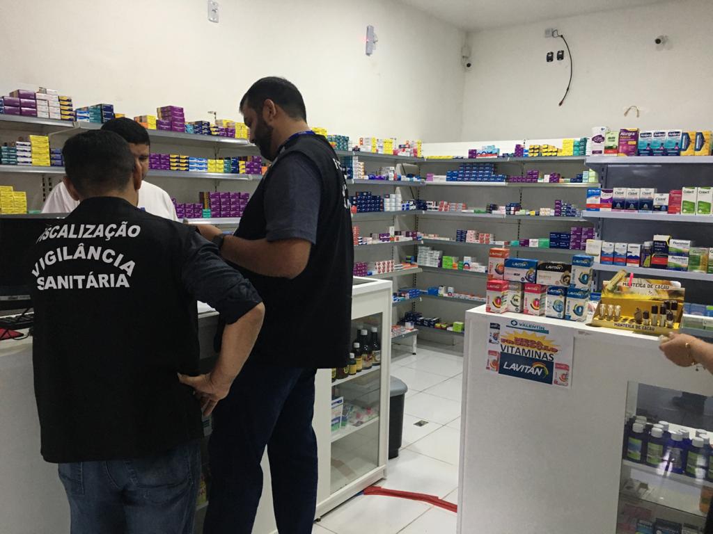 Vigilância Sanitária apreende medicamentos irregulares e alimentos vencidos 