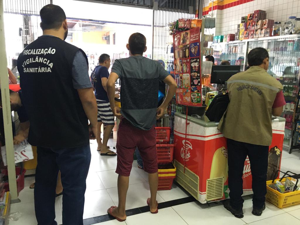 Vigilância Sanitária apreende medicamentos irregulares e alimentos vencidos 