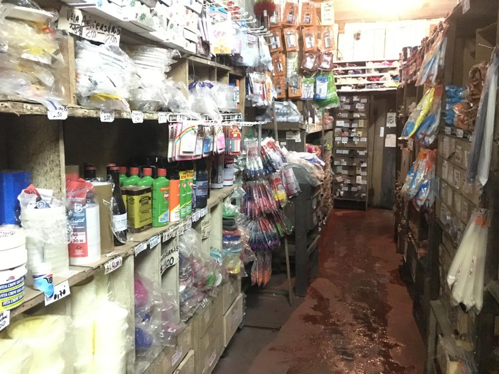 Vigilância Sanitária apreende medicamentos irregulares e alimentos vencidos 