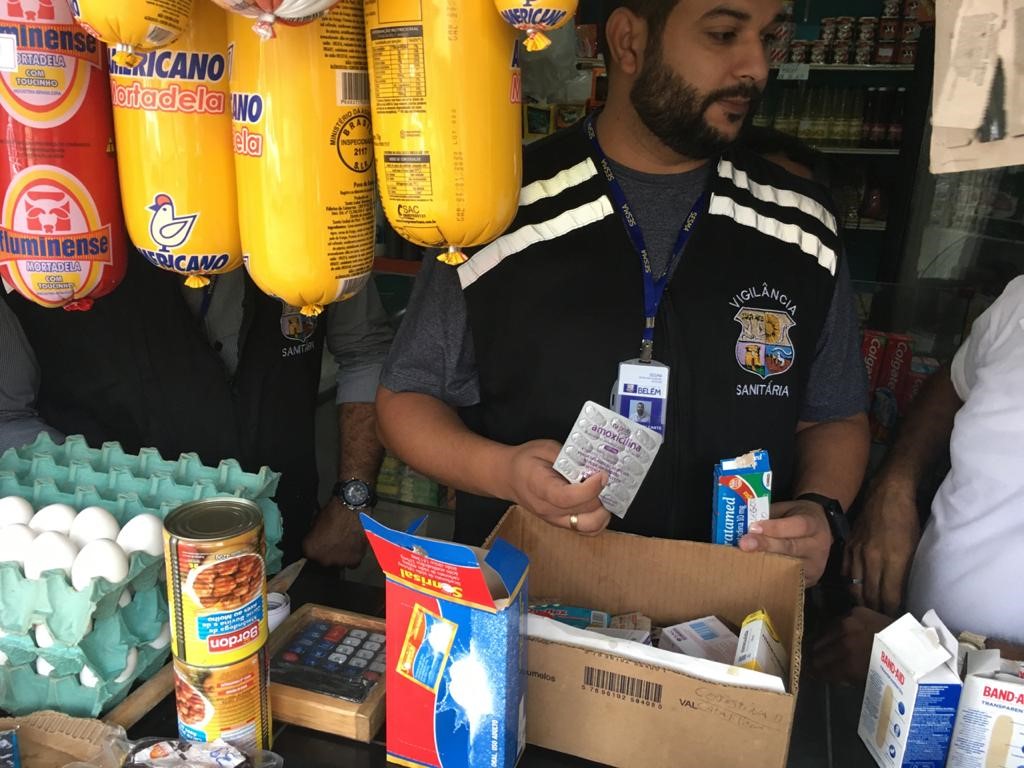 Vigilância Sanitária apreende medicamentos irregulares e alimentos vencidos 