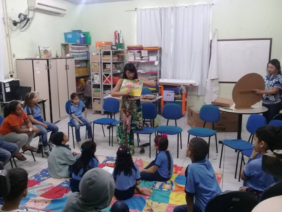 O amor à profissão que incentiva o hábito da leitura em alunos da rede municipal