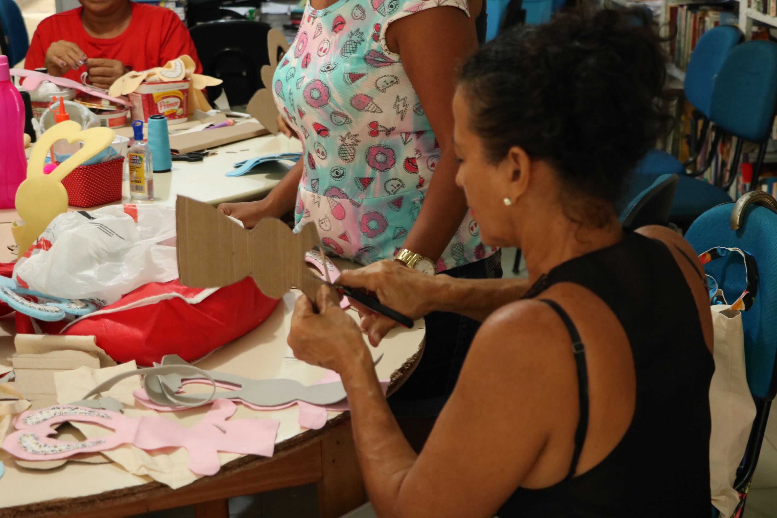 Projeto Pororoca Literária promove oficina de artesanato da Páscoa