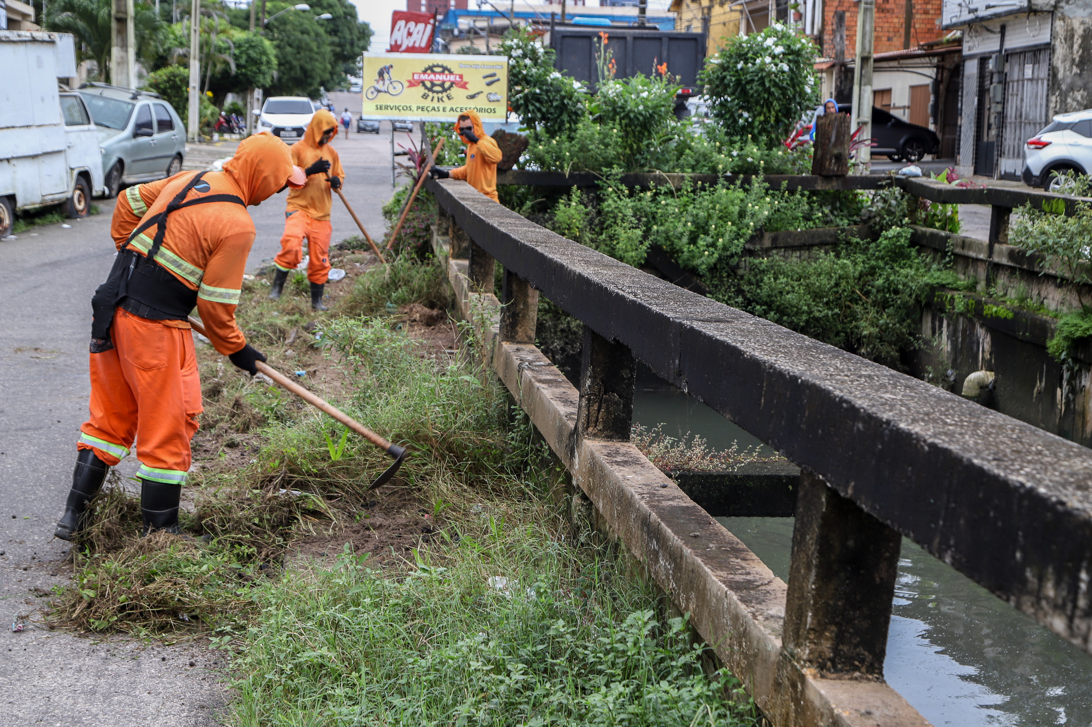 Prefeitura continua com ações de combate aos alagamentos