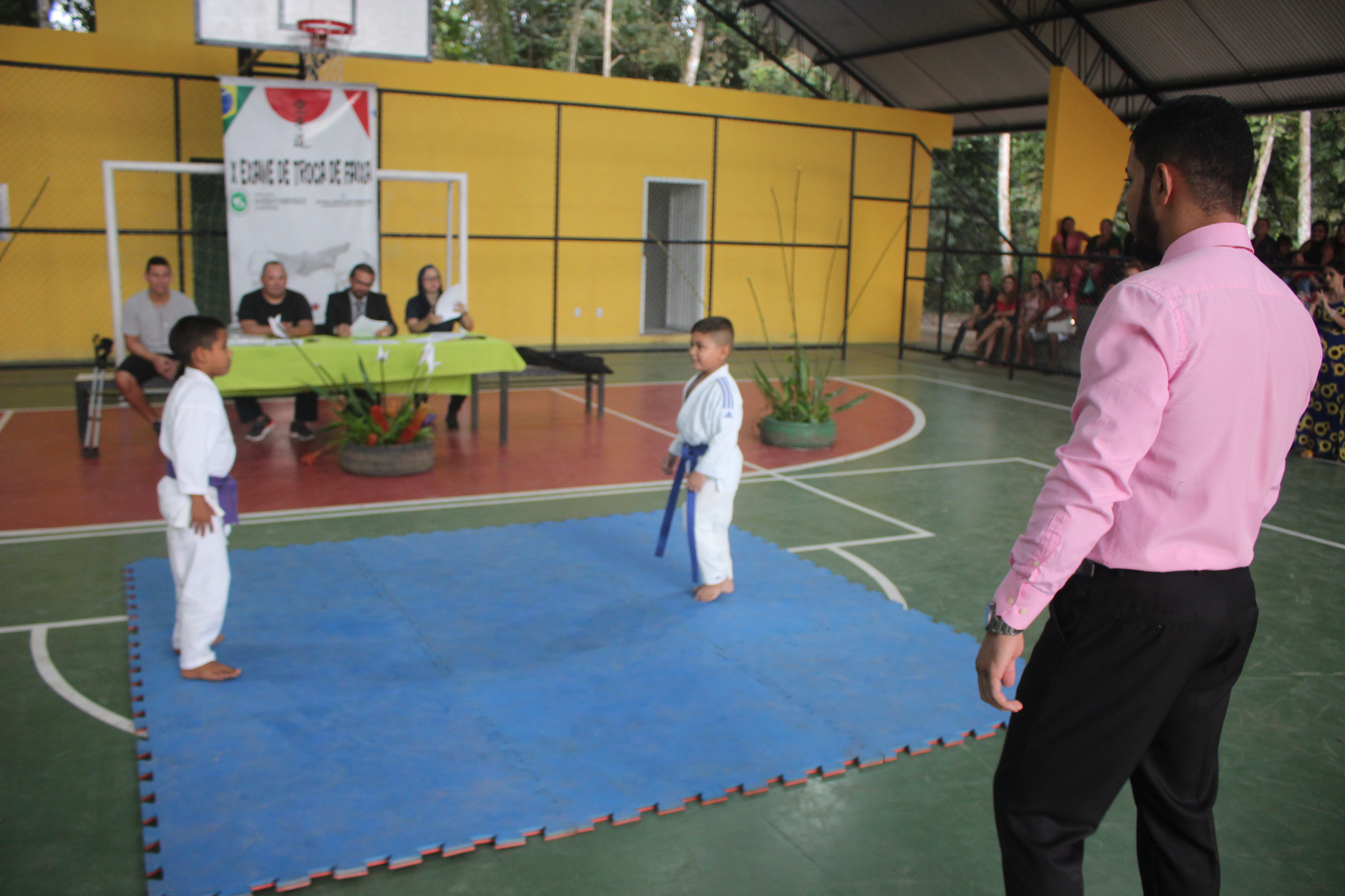 Alunos da Funbosque participam de exames de troca de faixa 