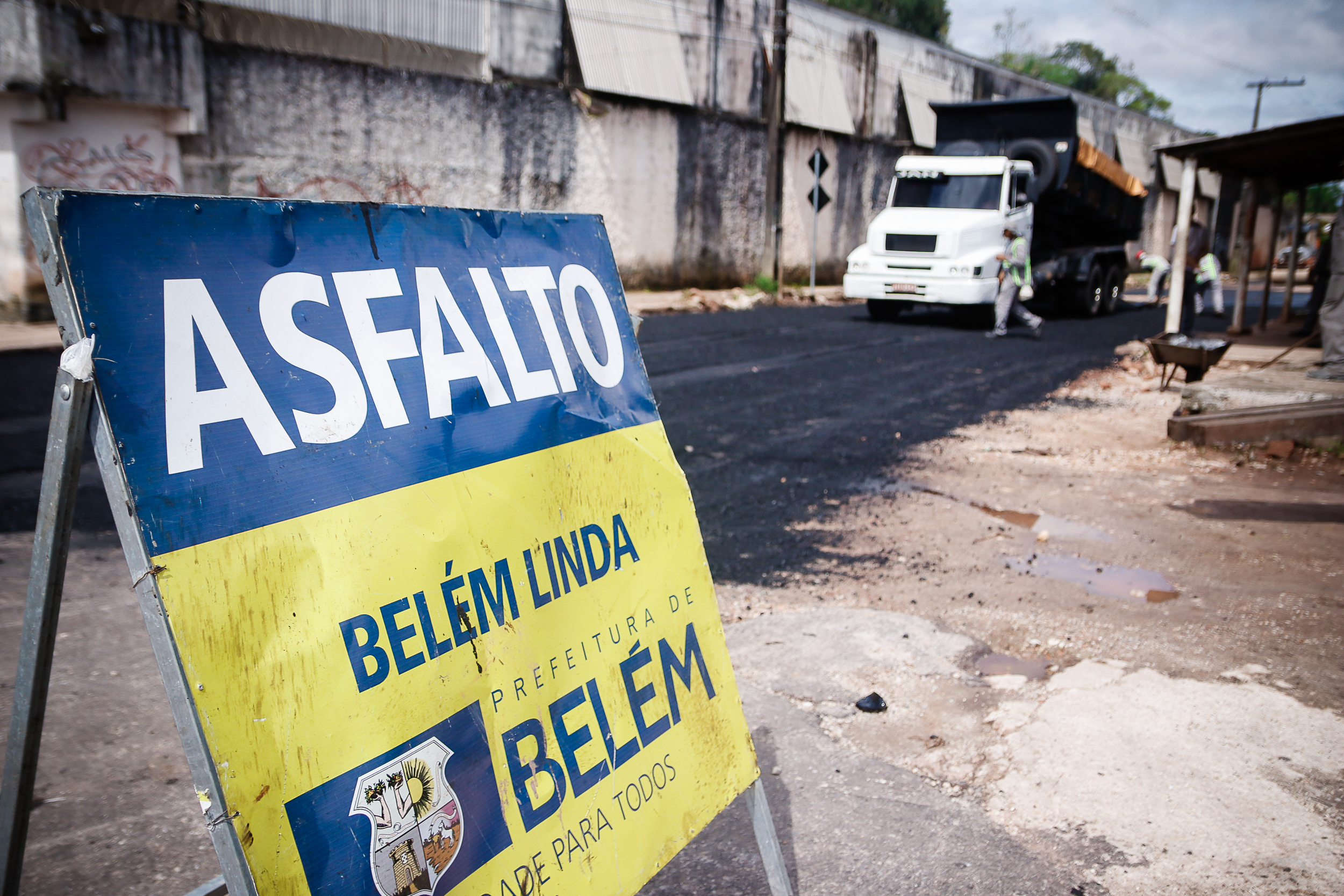 Obras de drenagem e pavimentação prosseguem em ritmo acelerado