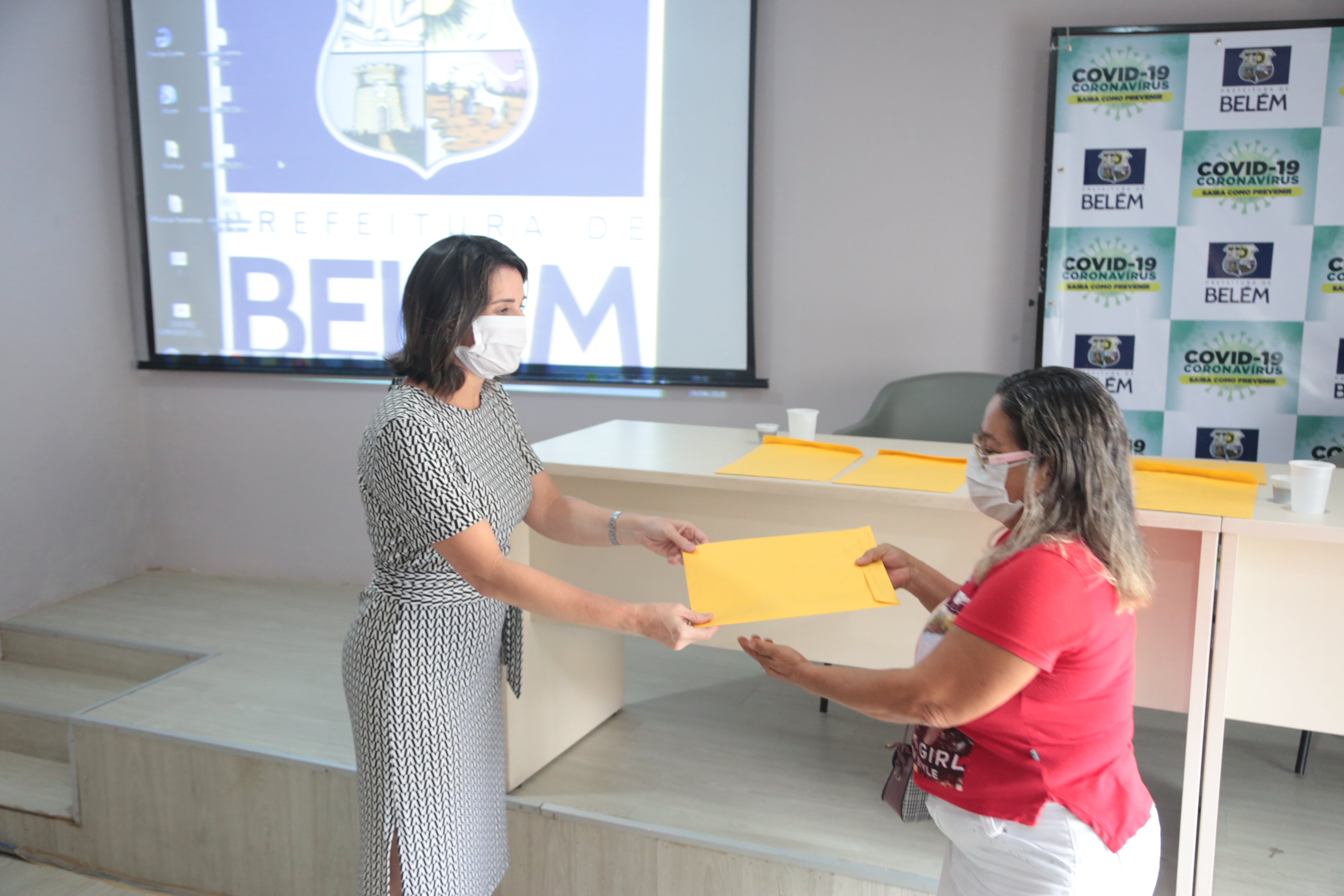 Prefeitura entrega moradias às famílias remanejadas em função da obra do Promaben