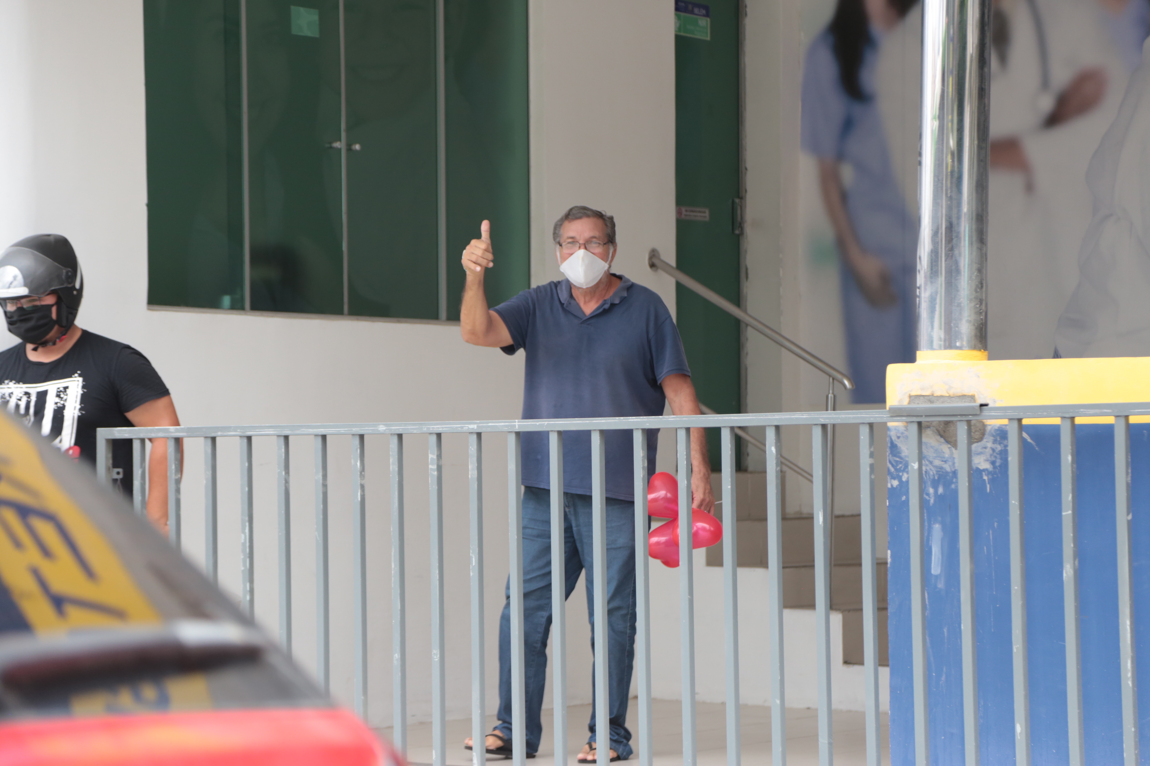 Pacientes internados com Covid-19 recebem alta no Hospital Dom Vicente Zico