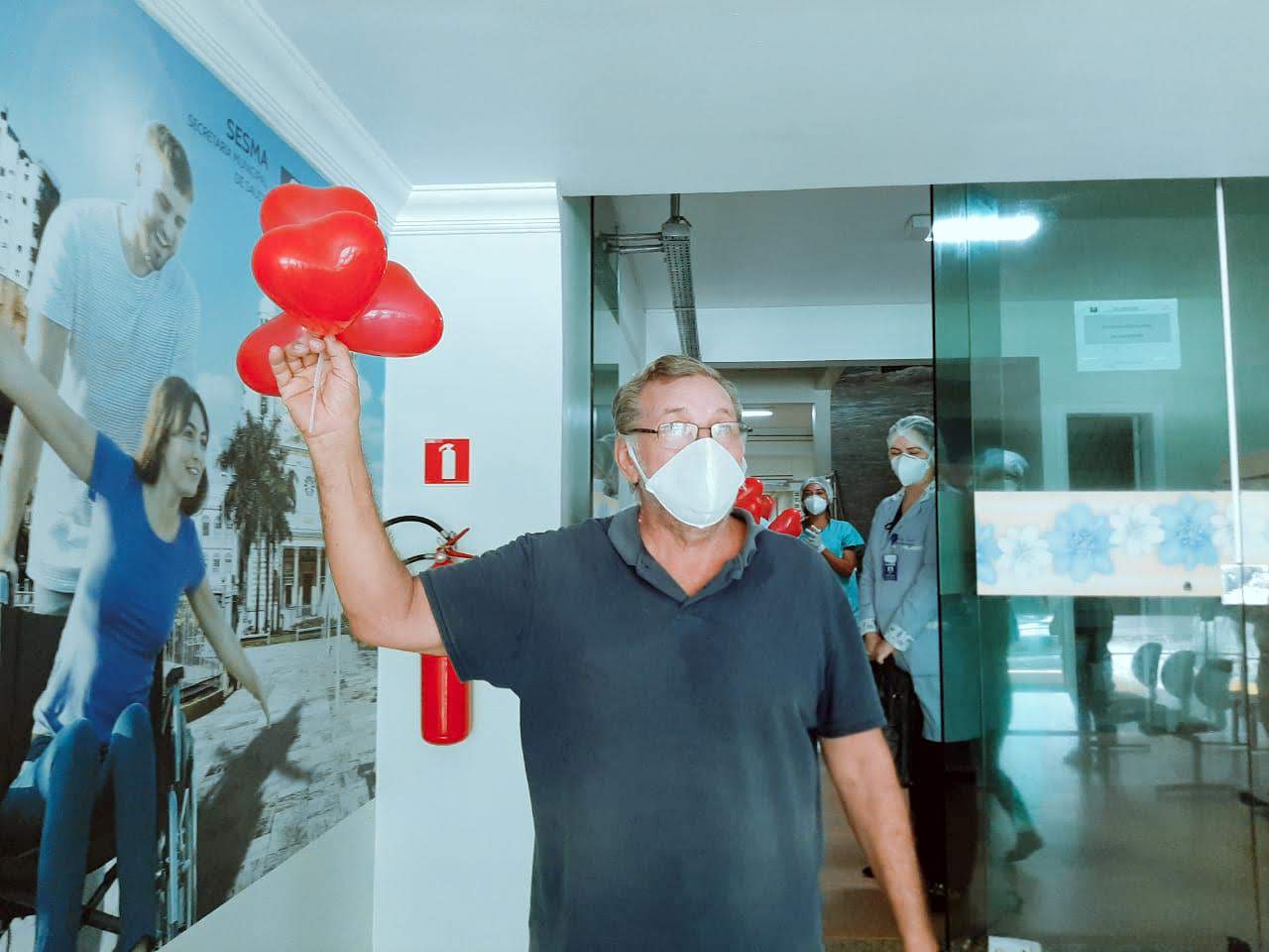 Pacientes internados com Covid-19 recebem alta no Hospital Dom Vicente Zico