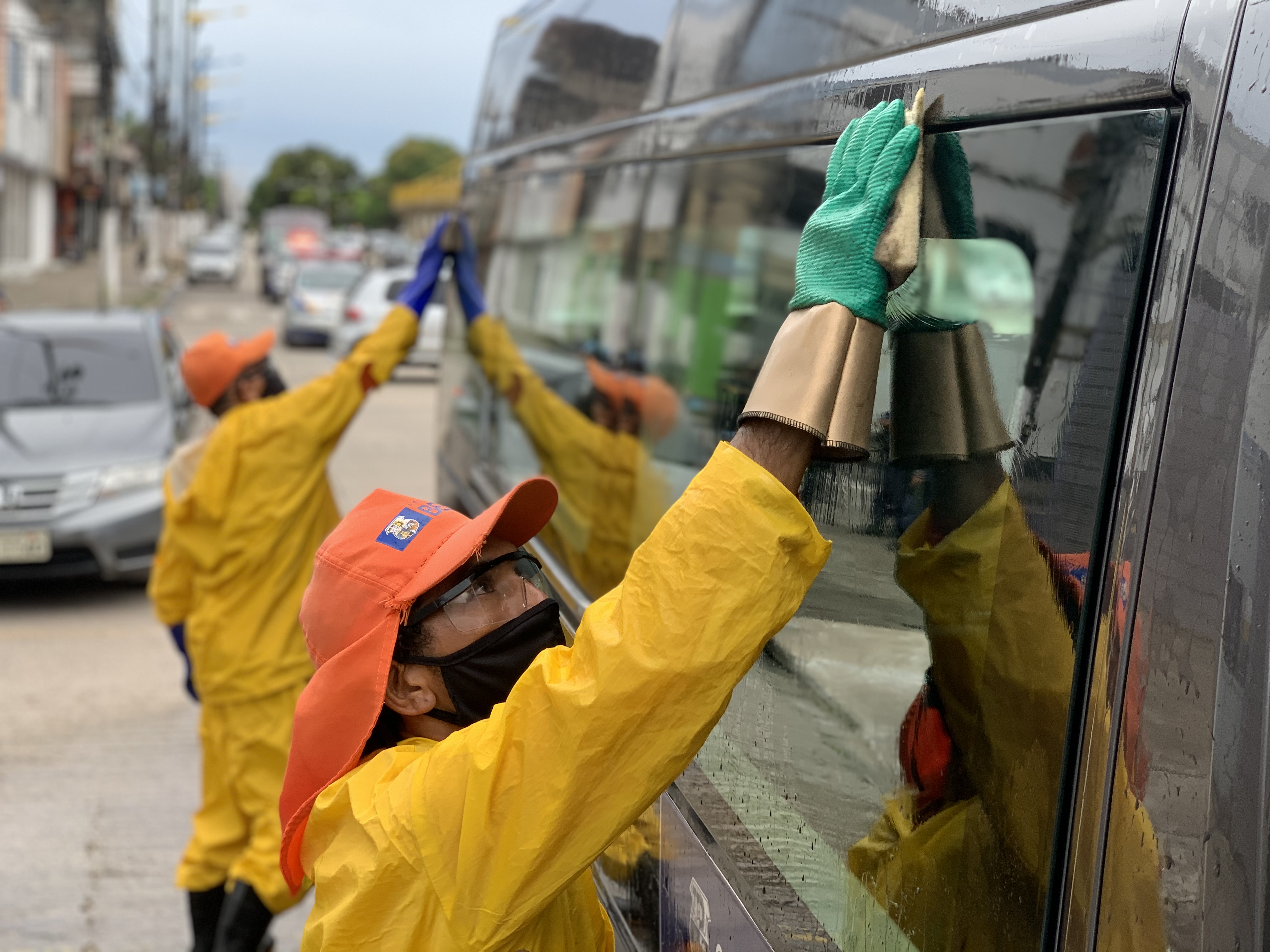 Desinfecção de vias e veículos oficiais interrompem propagação da covid-19