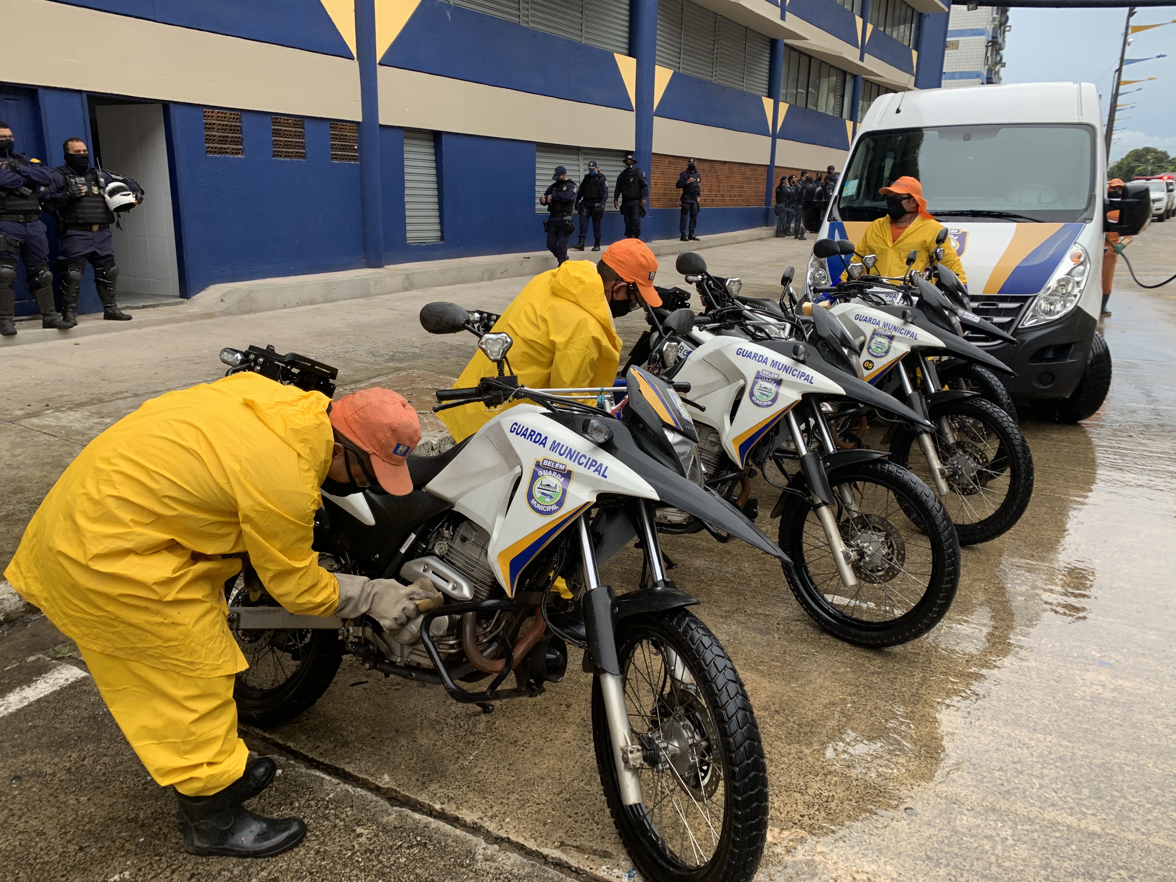 Desinfecção de vias e veículos oficiais interrompem propagação da covid-19