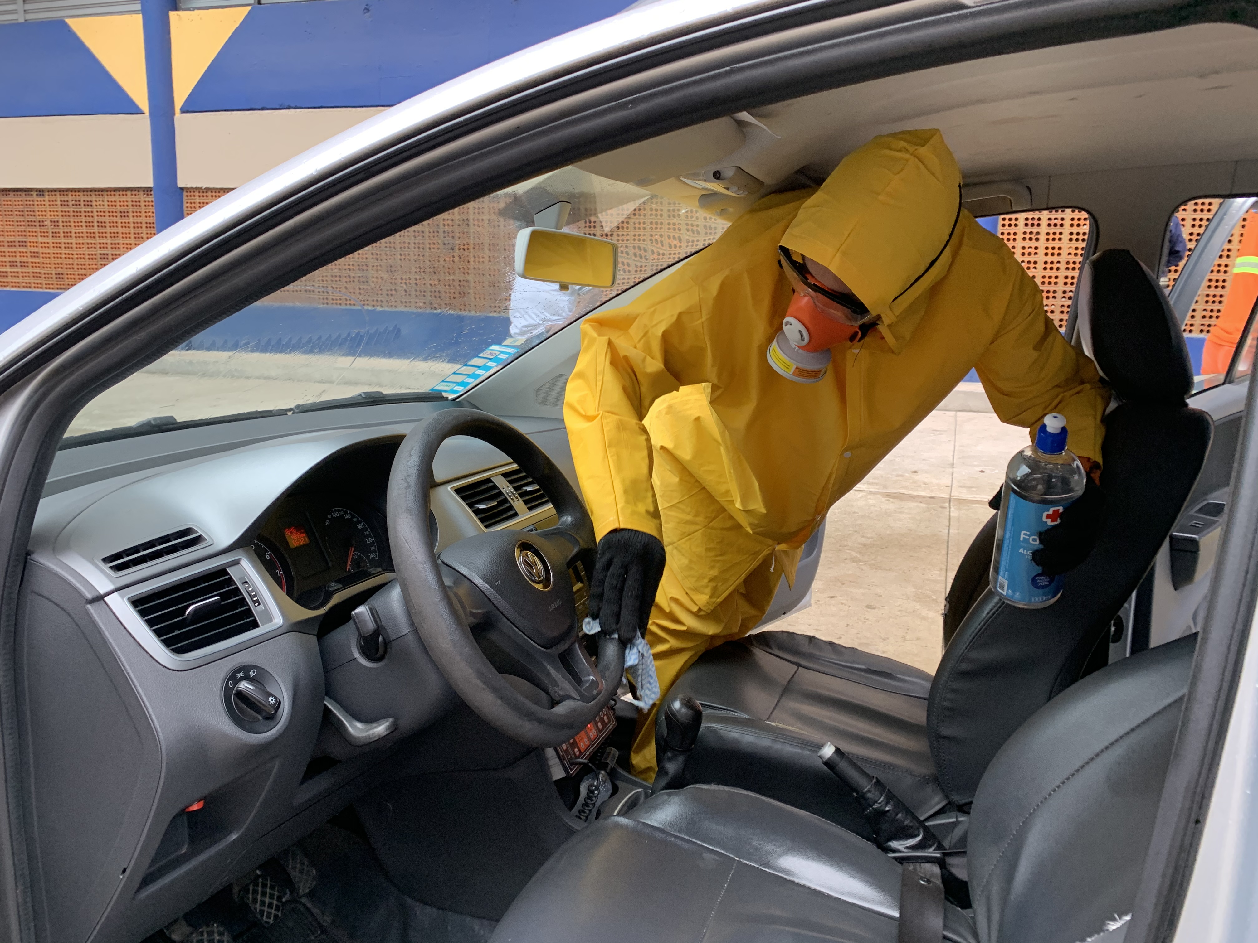 Desinfecção de vias e veículos oficiais interrompem propagação da covid-19