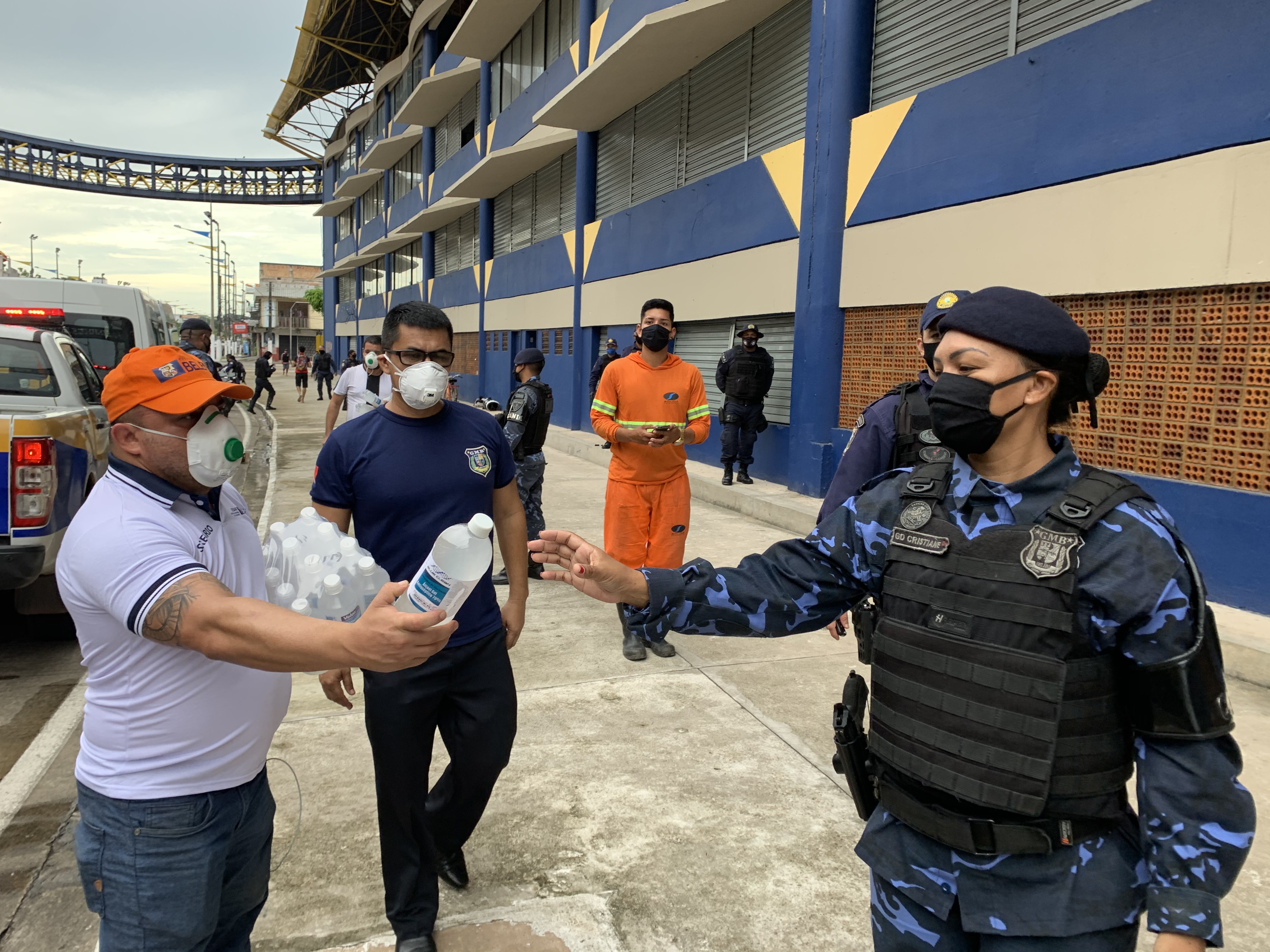 Desinfecção de vias e veículos oficiais interrompem propagação da covid-19