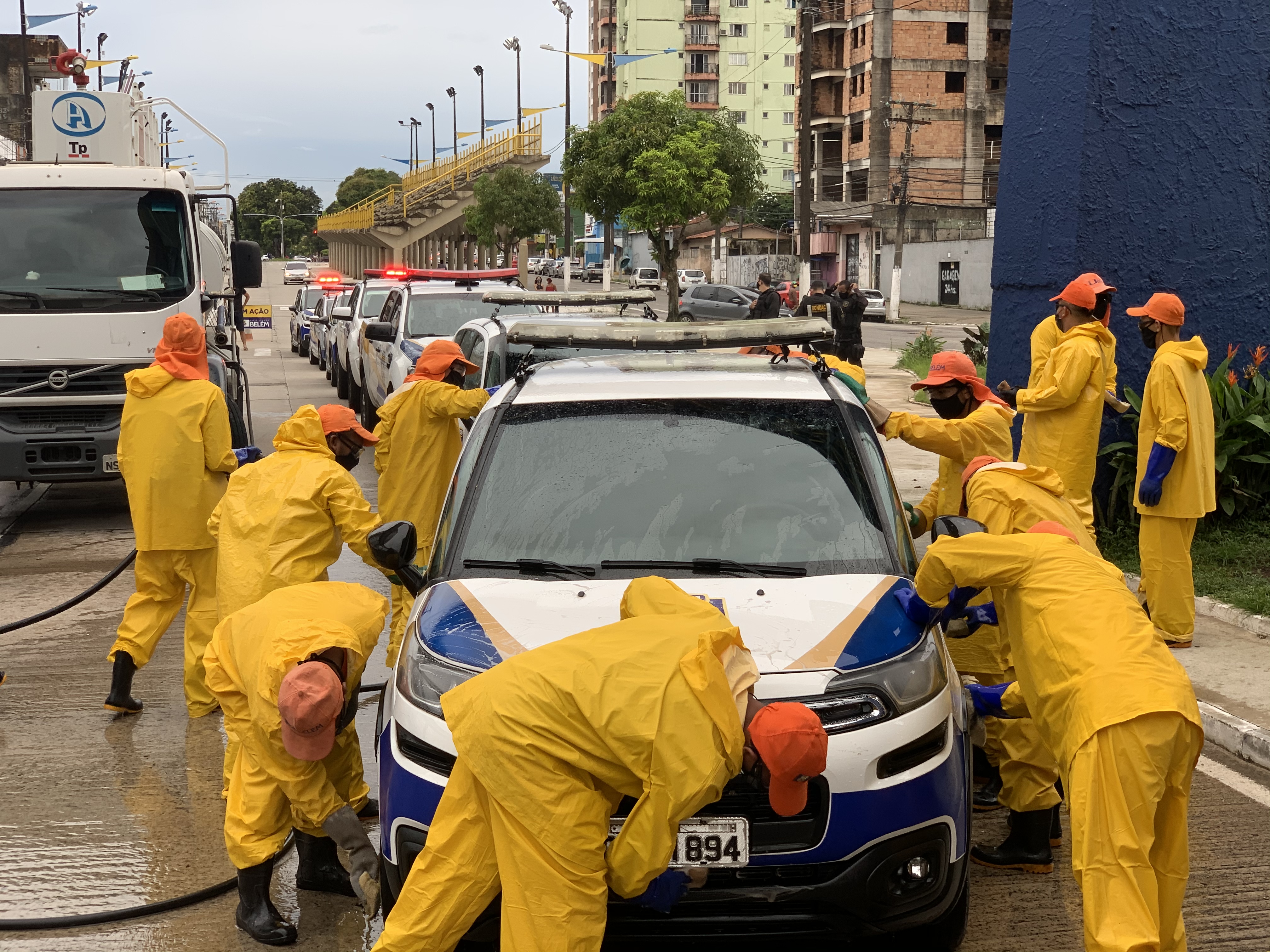 Desinfecção de vias e veículos oficiais interrompem propagação da covid-19