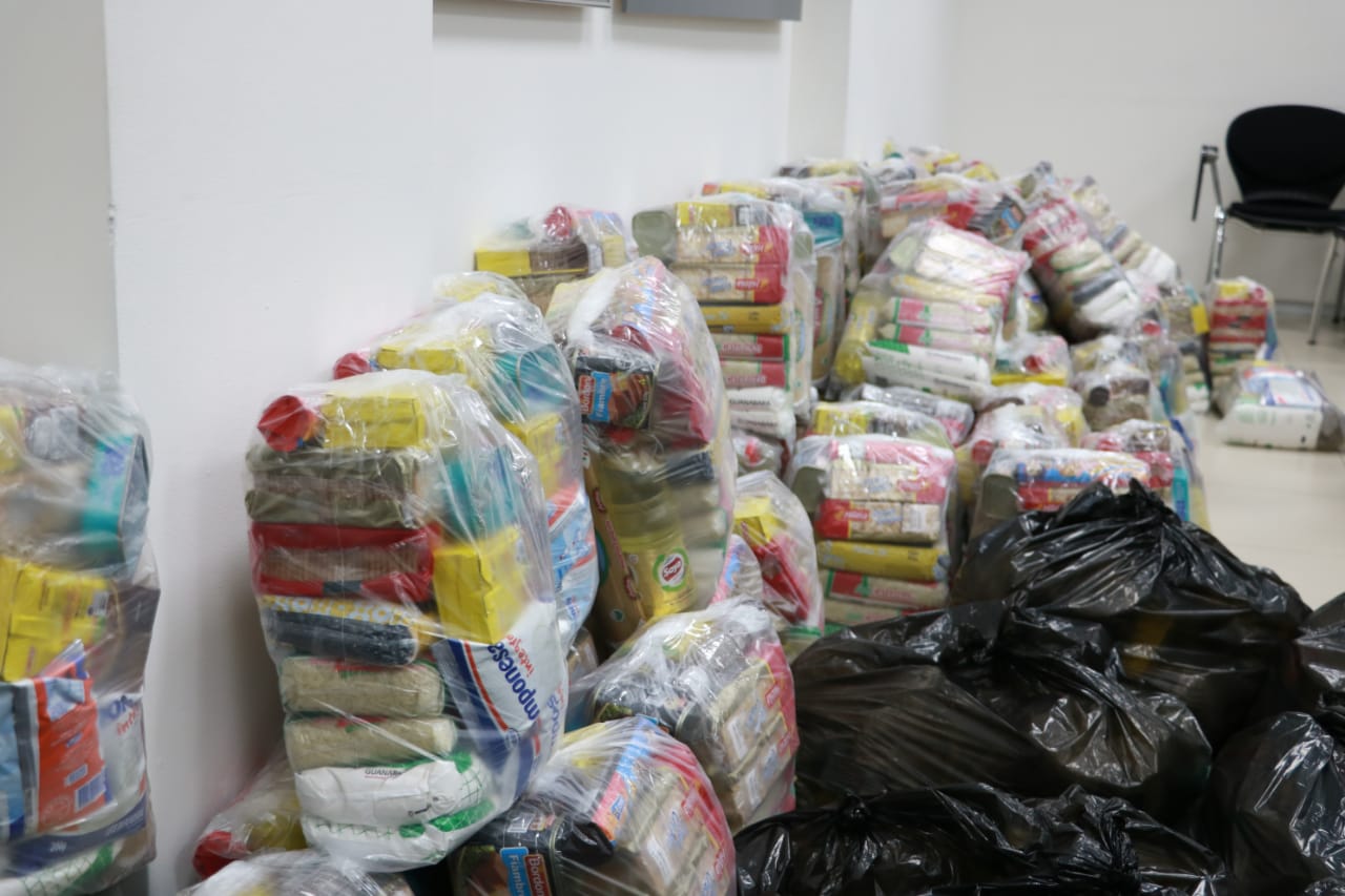 Prefeitura recebe doação de kits para migrantes venezuelanos