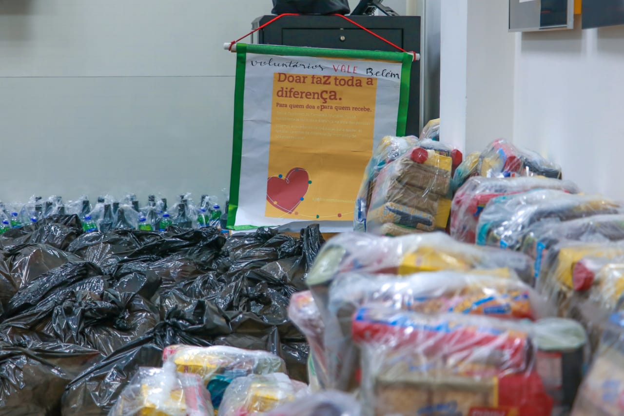 Prefeitura recebe doação de kits para migrantes venezuelanos