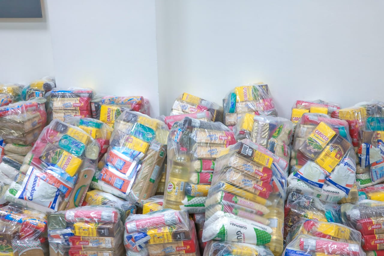 Prefeitura recebe doação de kits para migrantes venezuelanos
