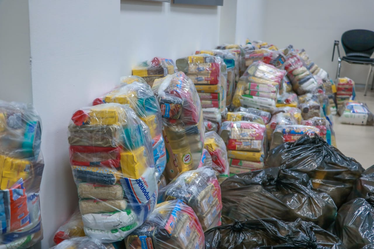 Prefeitura recebe doação de kits para migrantes venezuelanos