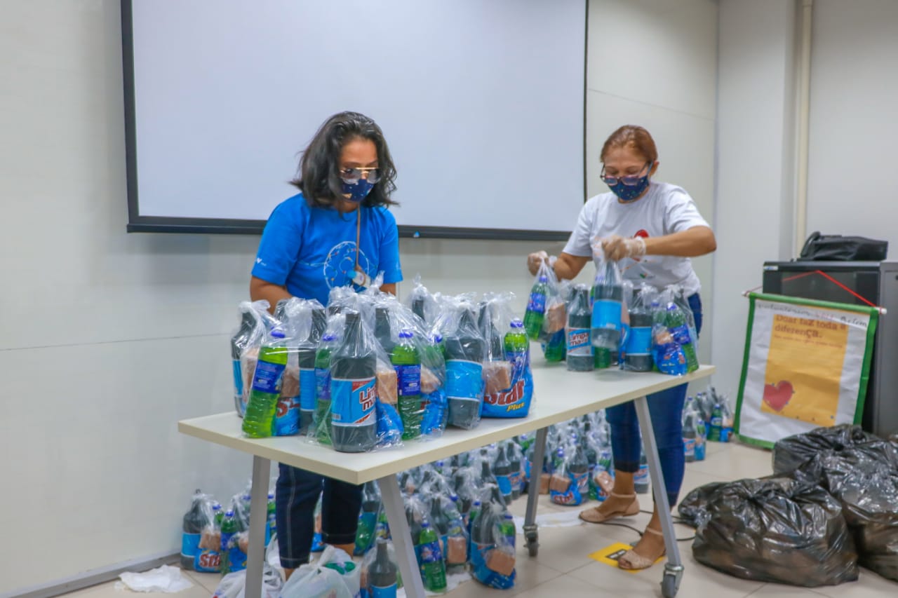 Prefeitura recebe doação de kits para migrantes venezuelanos
