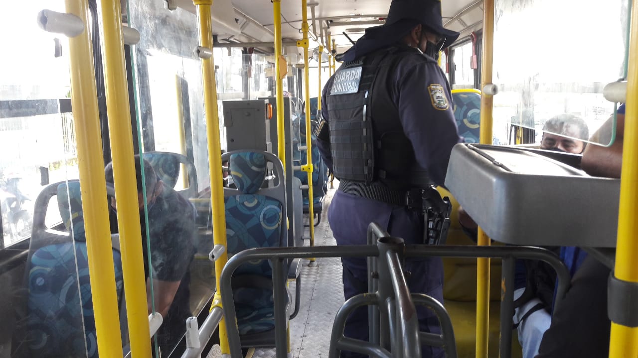 Guarda Municipal gera 45 multas durante fiscalização no domingo