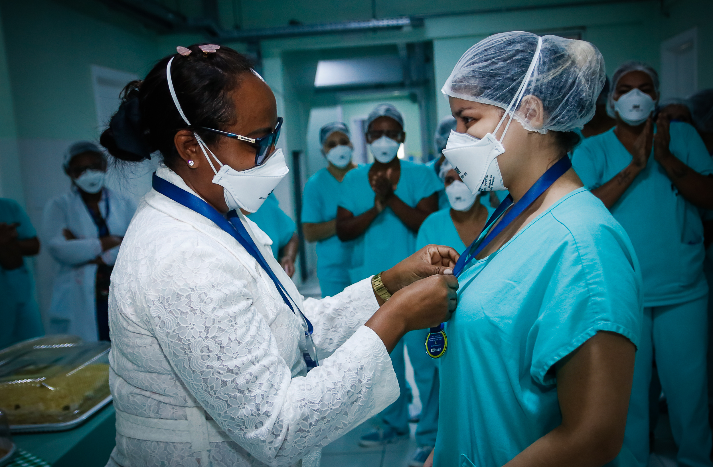 Enfermeiros e assistentes sociais do Hospital Dom Vicente Zico são homenageados
