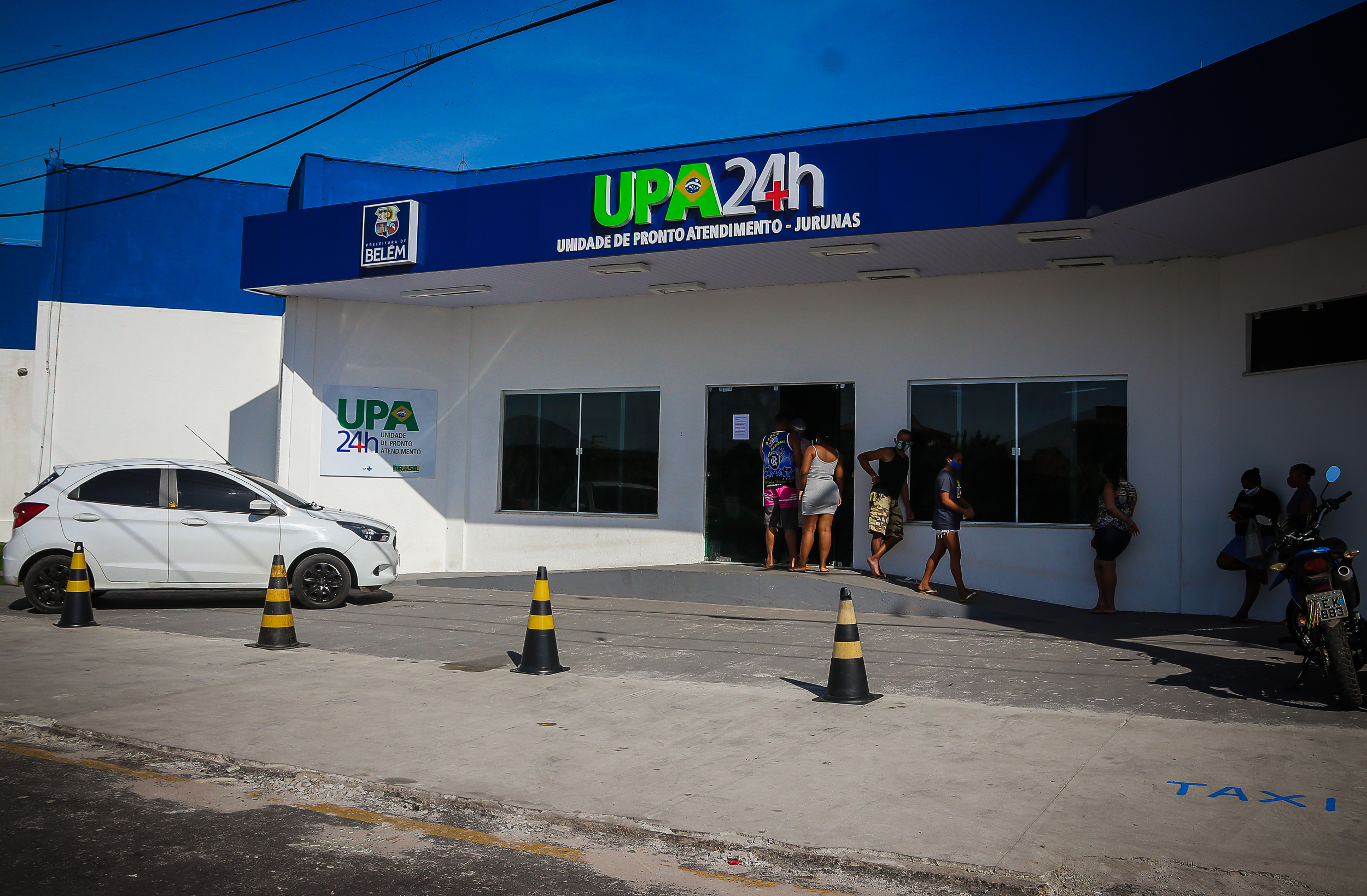 Profissionais de limpeza atuam na linha de frente do combate à covid-19 