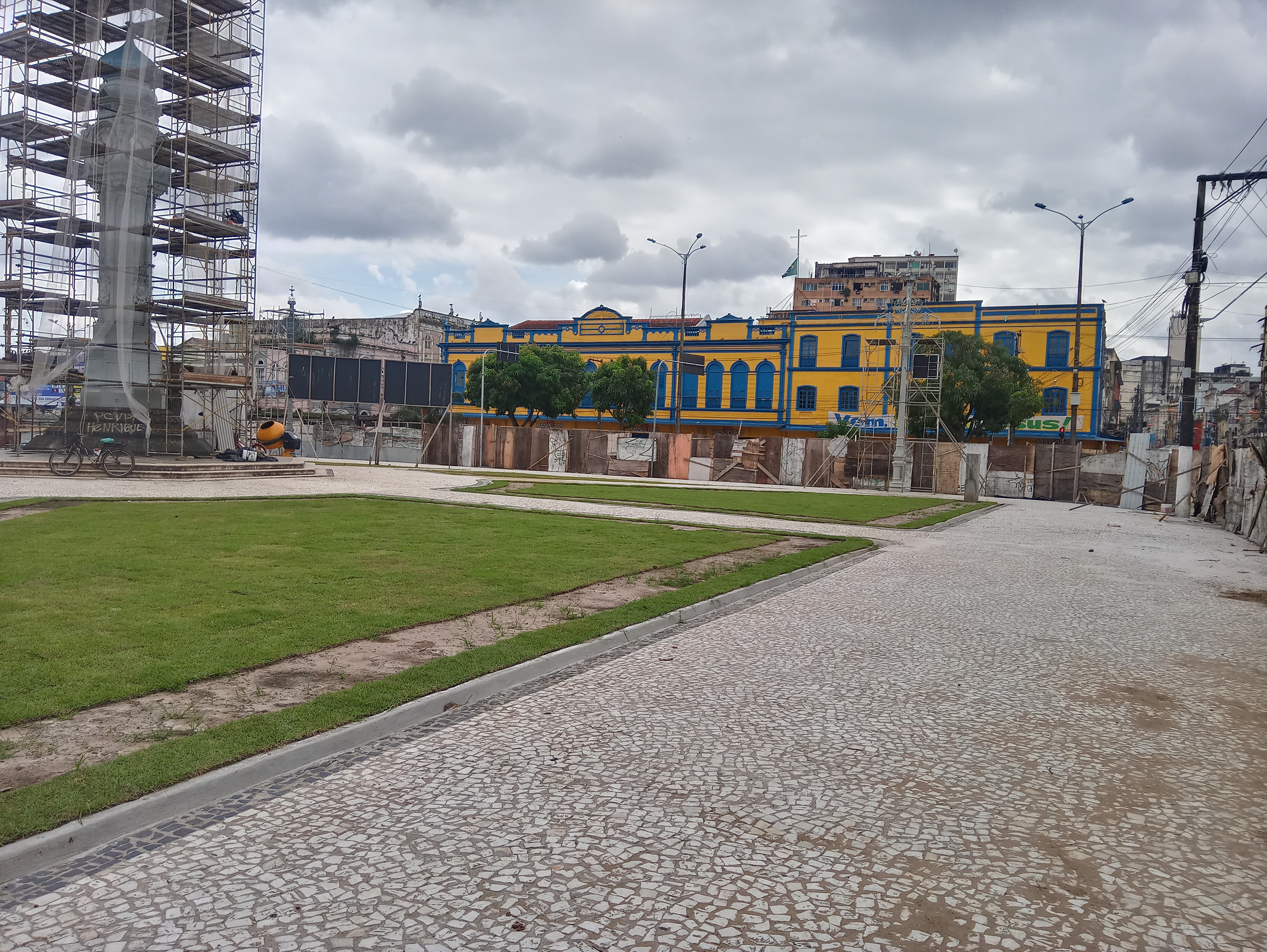 Obra na Praça do Relógio está na fase final 