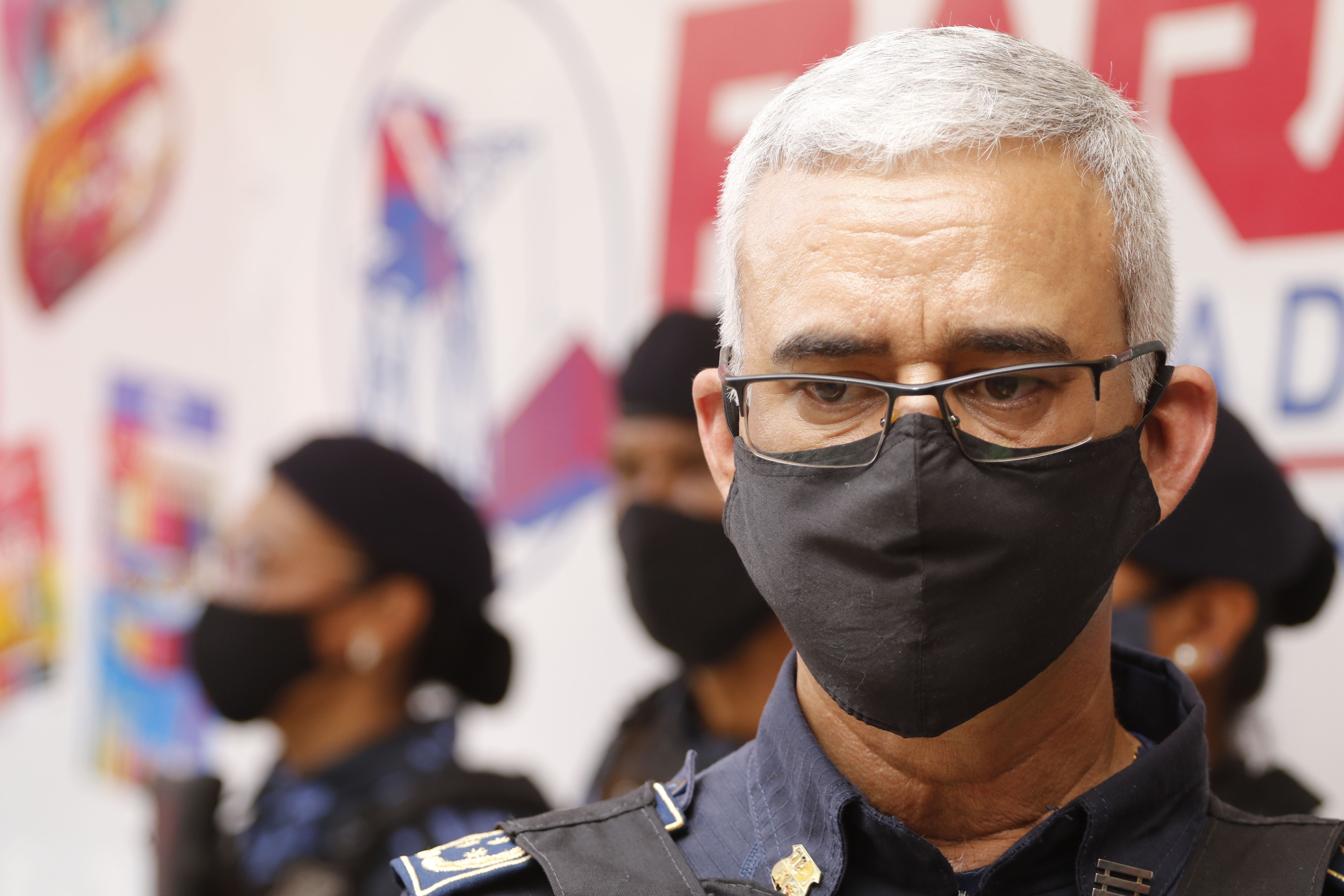 Fiscalização orienta população, fecha lojas e aplica multas por descumprimento de decreto