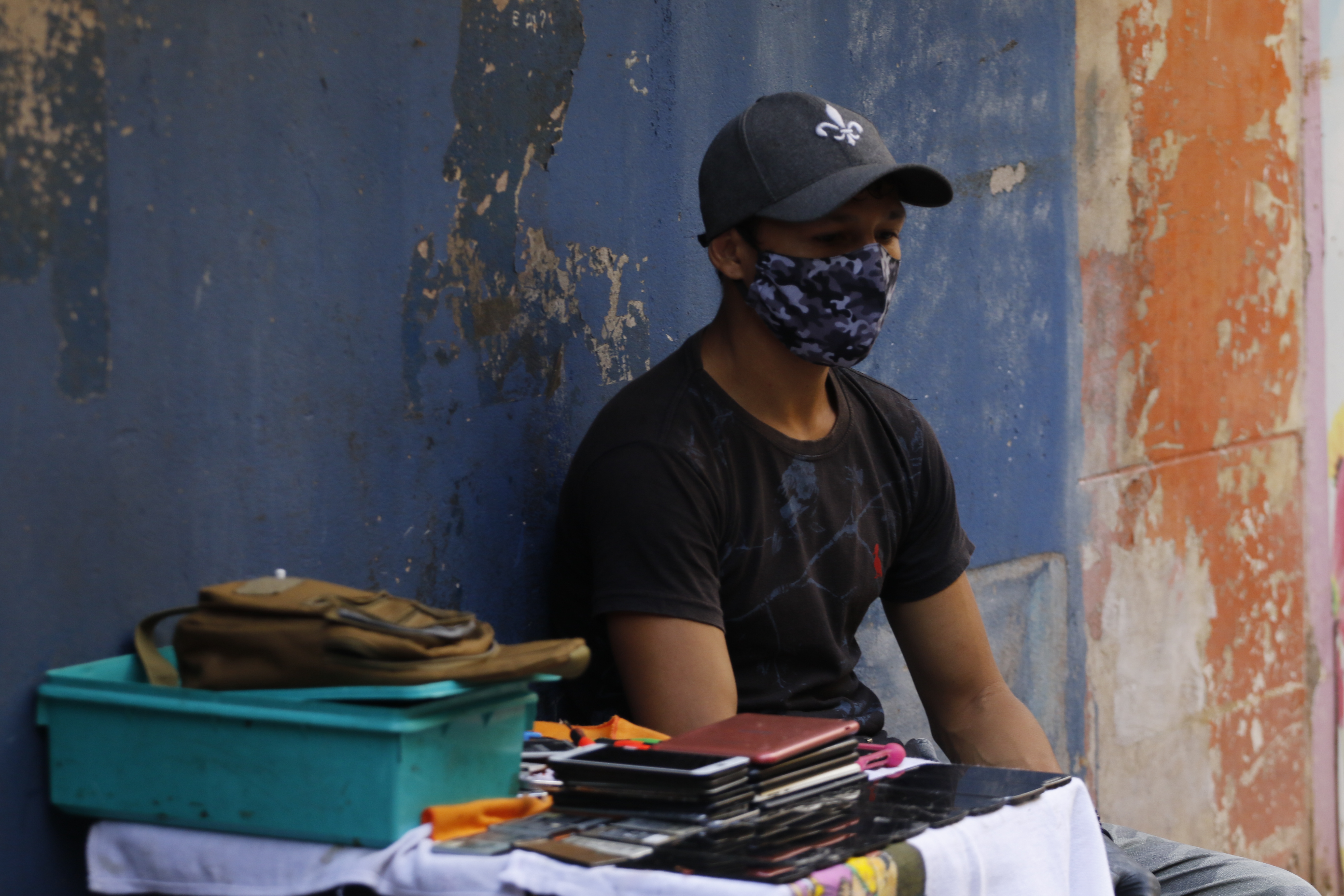 Fiscalização orienta população, fecha lojas e aplica multas por descumprimento de decreto