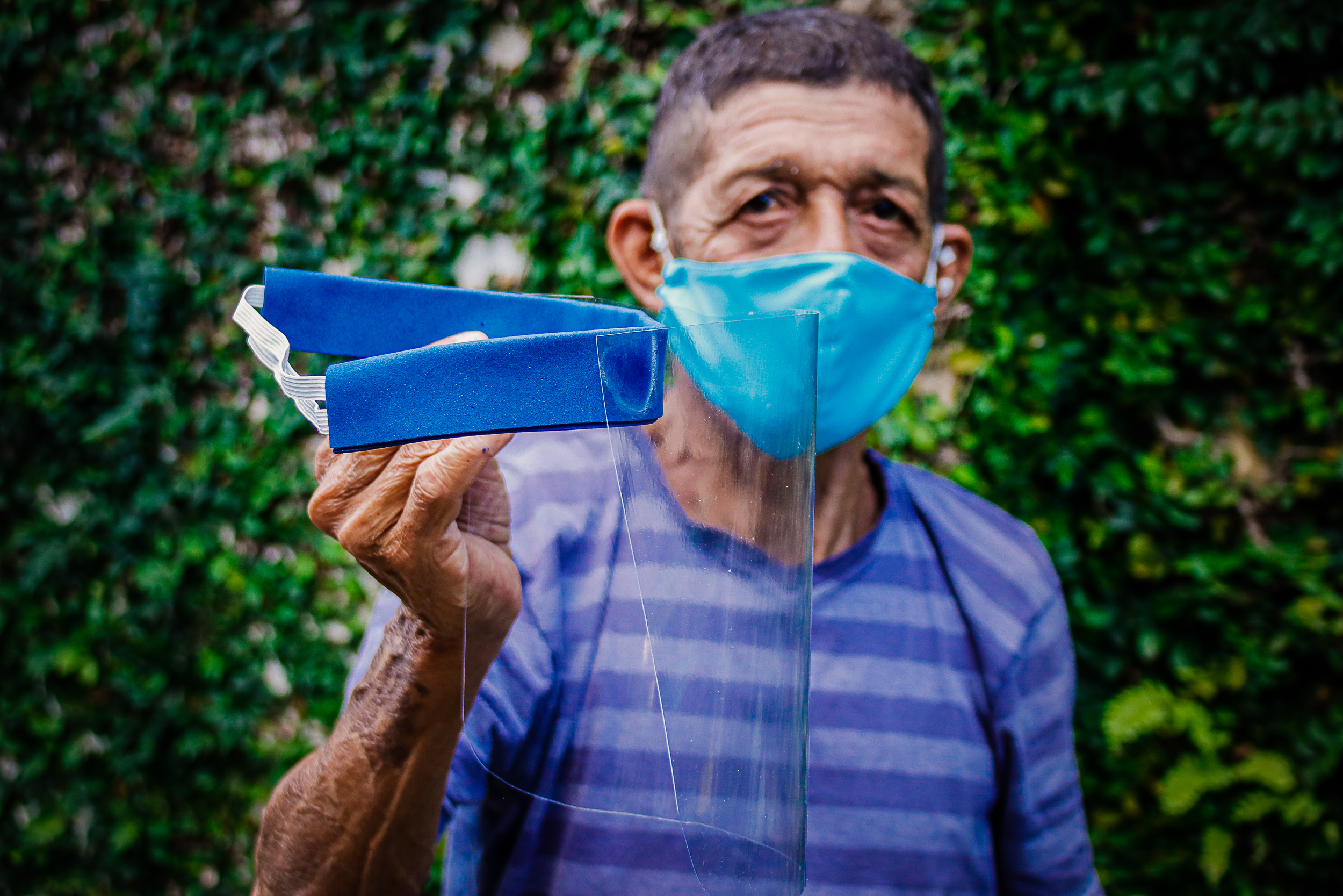 Centro Pop promove oficina de face shield para gerar renda aos usuários