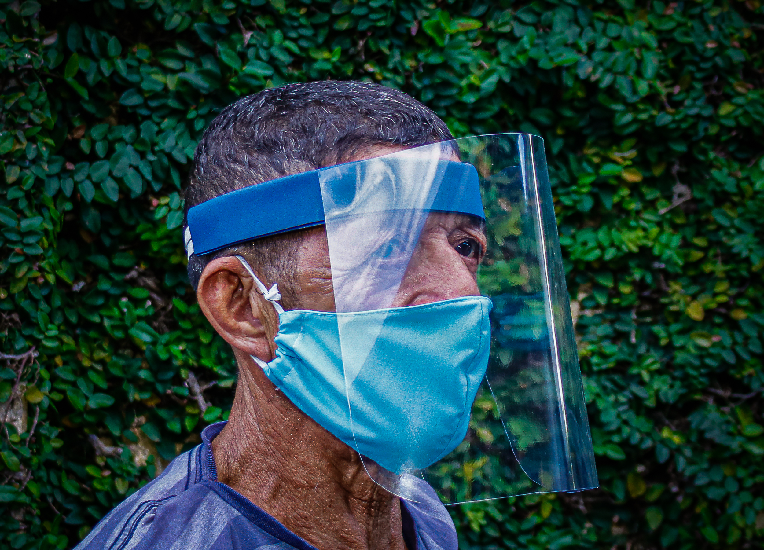 Centro Pop promove oficina de face shield para gerar renda aos usuários