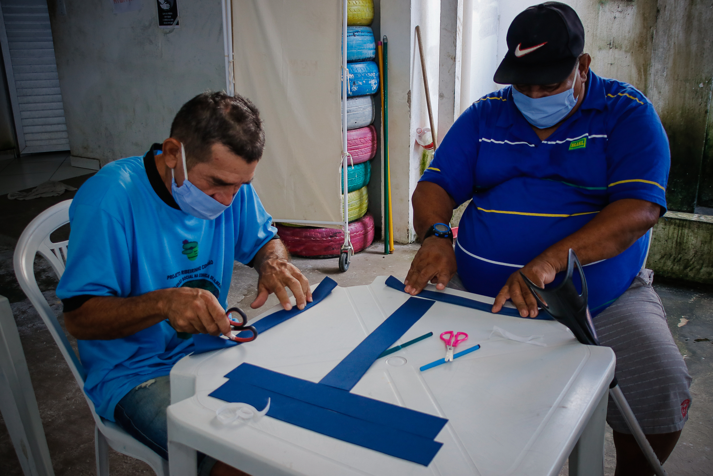 Centro Pop promove oficina de face shield para gerar renda aos usuários