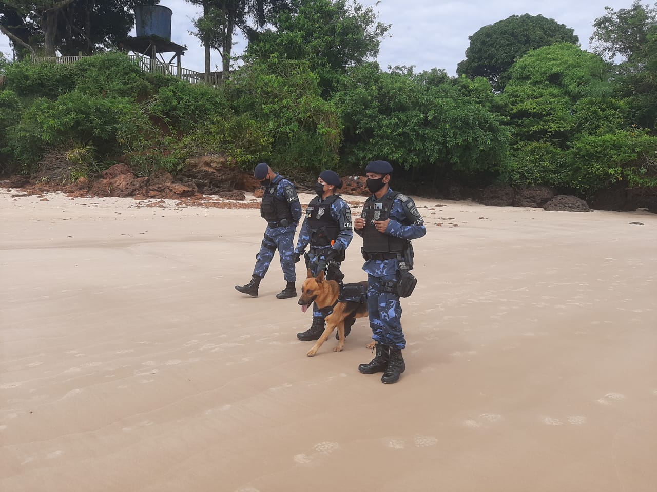 Guarda Municipal retira banhistas das praias de Belém no fim de semana