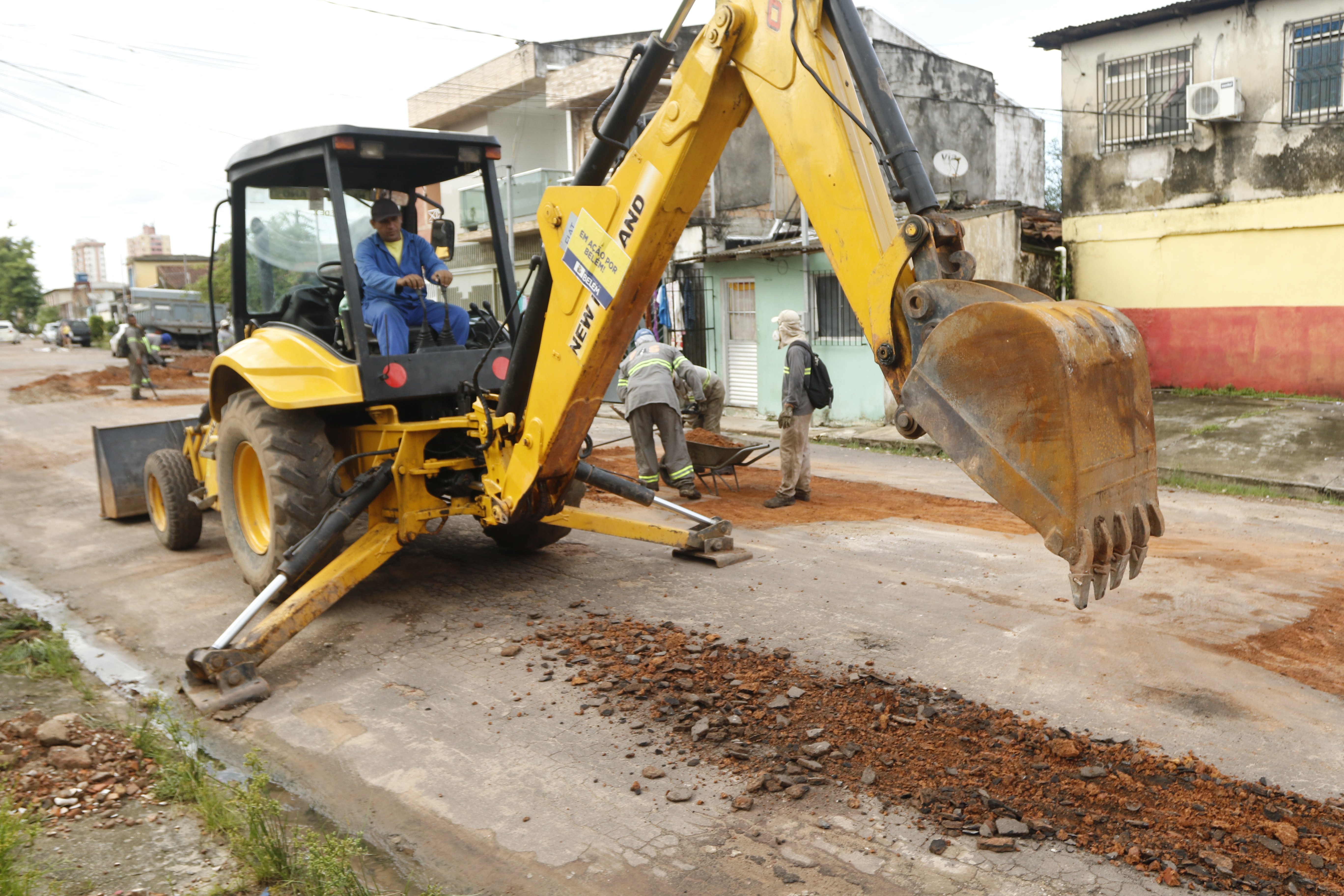 Pavimentação avança na São Sebastião e prefeito anuncia obra na passagem Quarubas