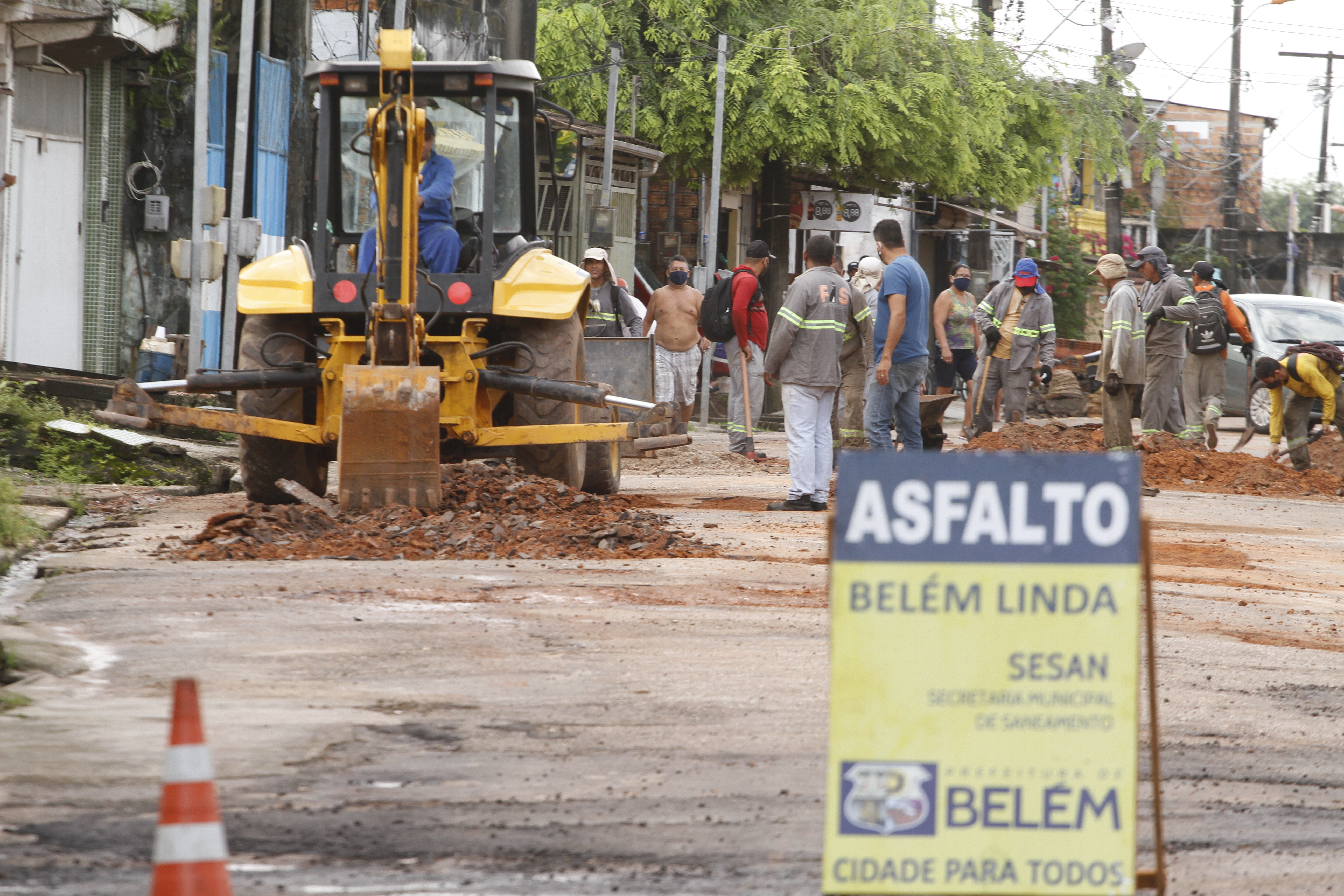 Pavimentação avança na São Sebastião e prefeito anuncia obra na passagem Quarubas