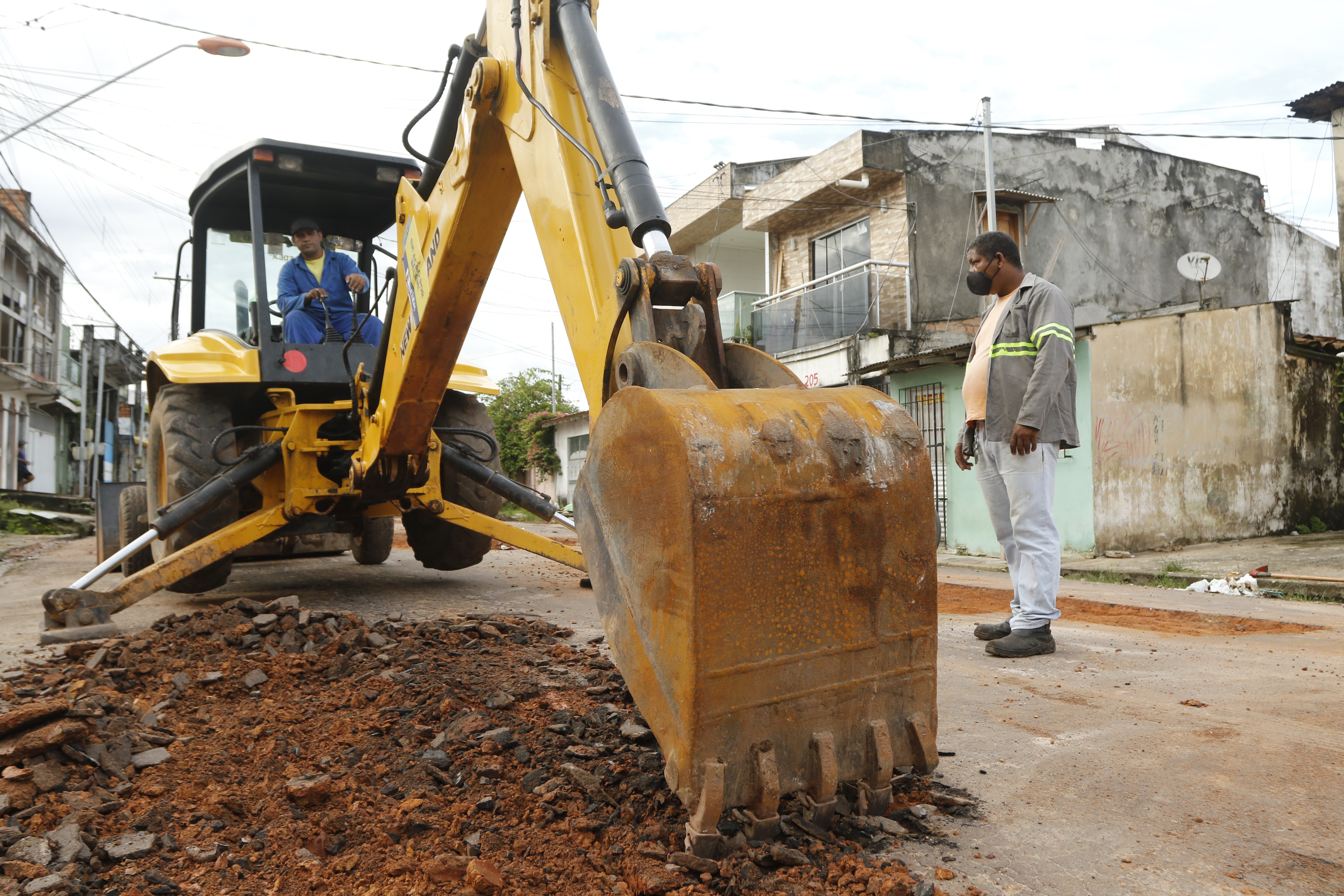 Pavimentação avança na São Sebastião e prefeito anuncia obra na passagem Quarubas