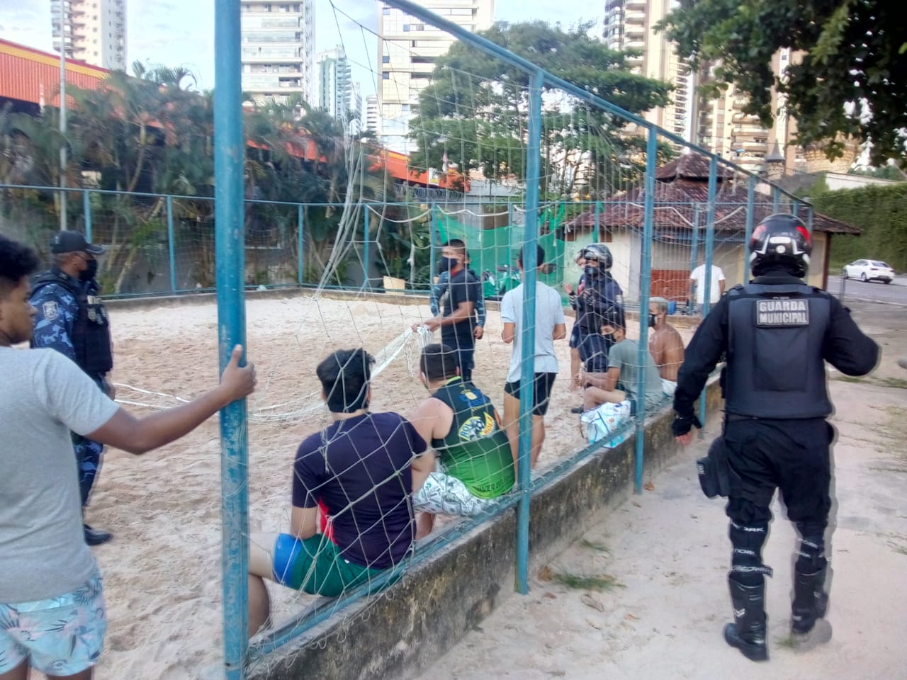 Prefeitura fiscaliza área comercial, praças e orla de Belém para coibir aglomeração