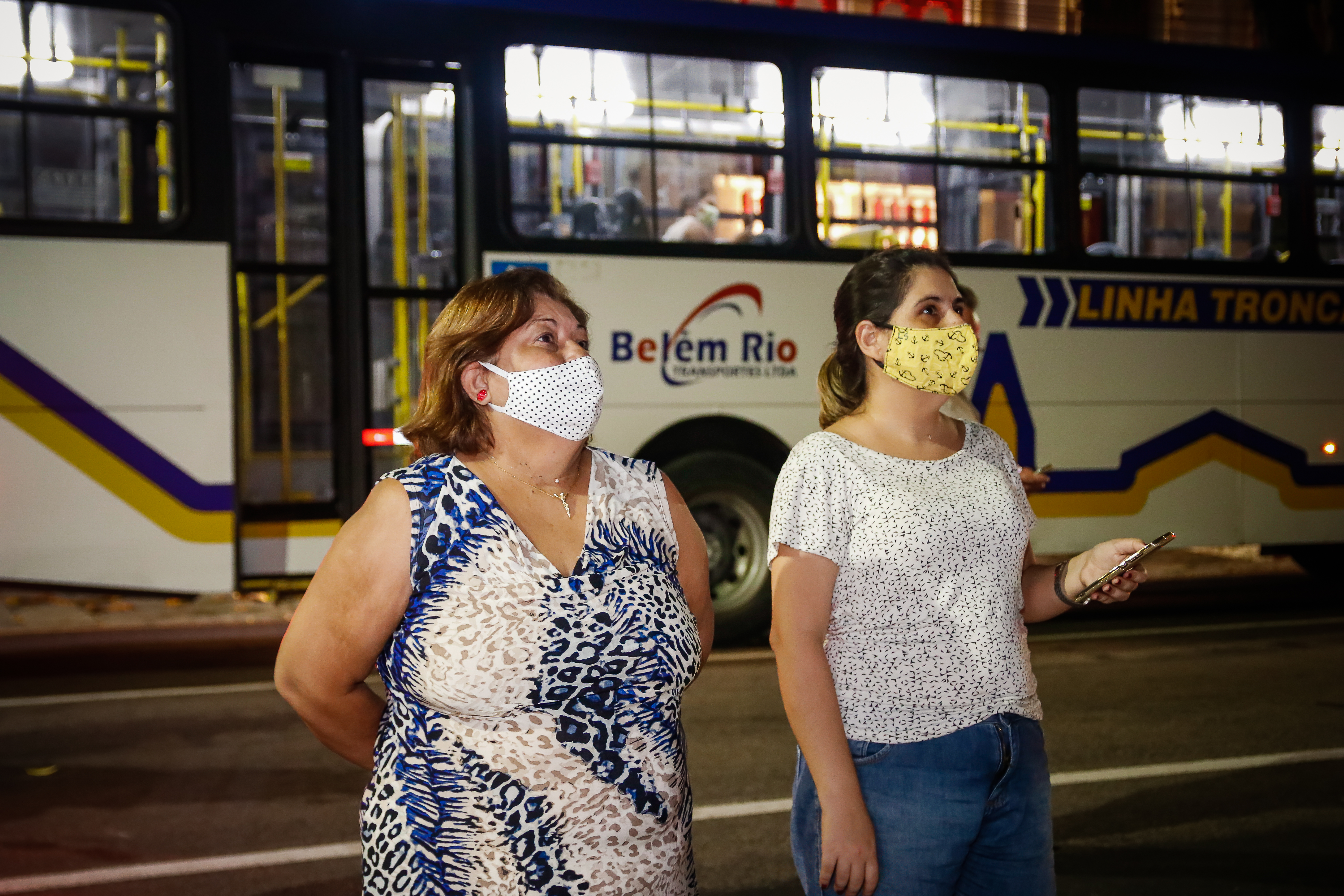 Projeção ilumina fachada com imagens do Círio e comemora os 50 anos da Codem