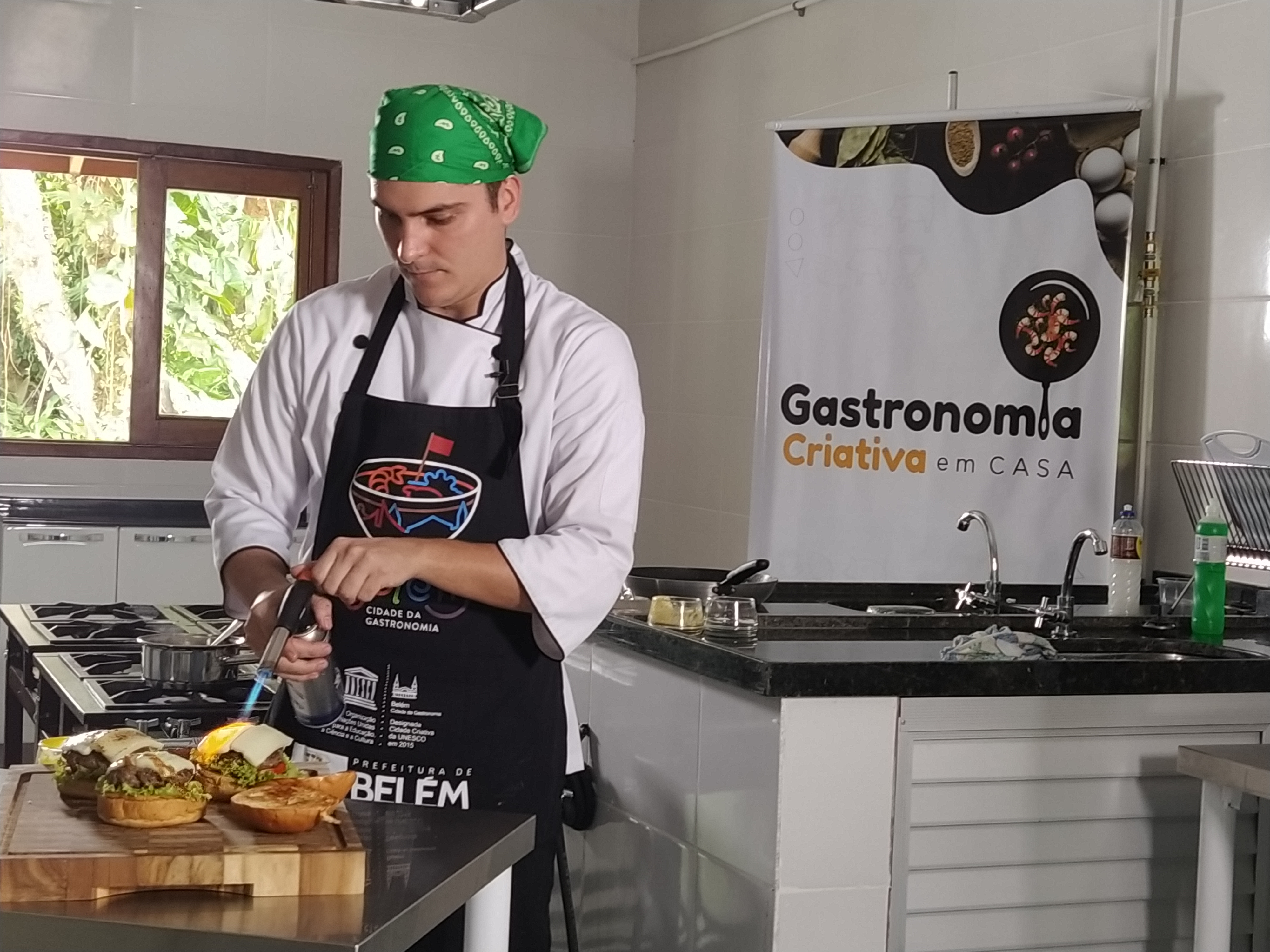 Chefs premiados ensinam receitas no projeto “Gastronomia Criativa em Casa”