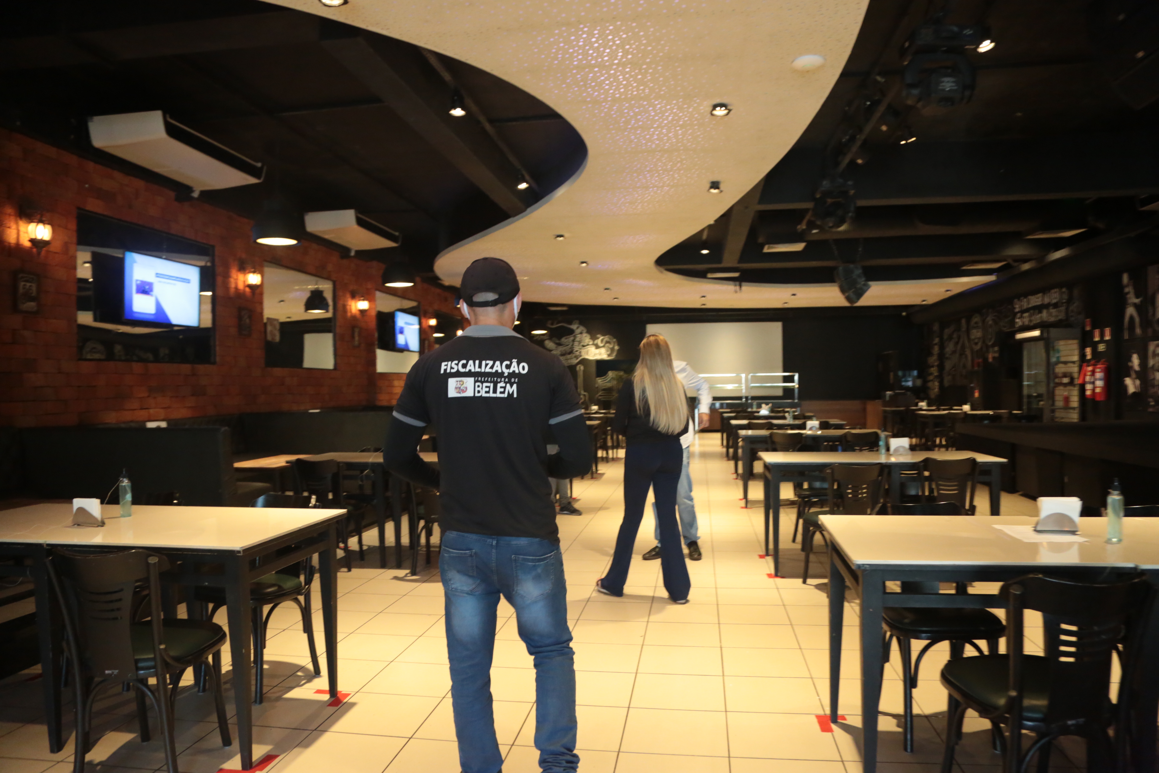 Órgãos municipais fiscalizam reabertura de restaurantes e lanchonetes