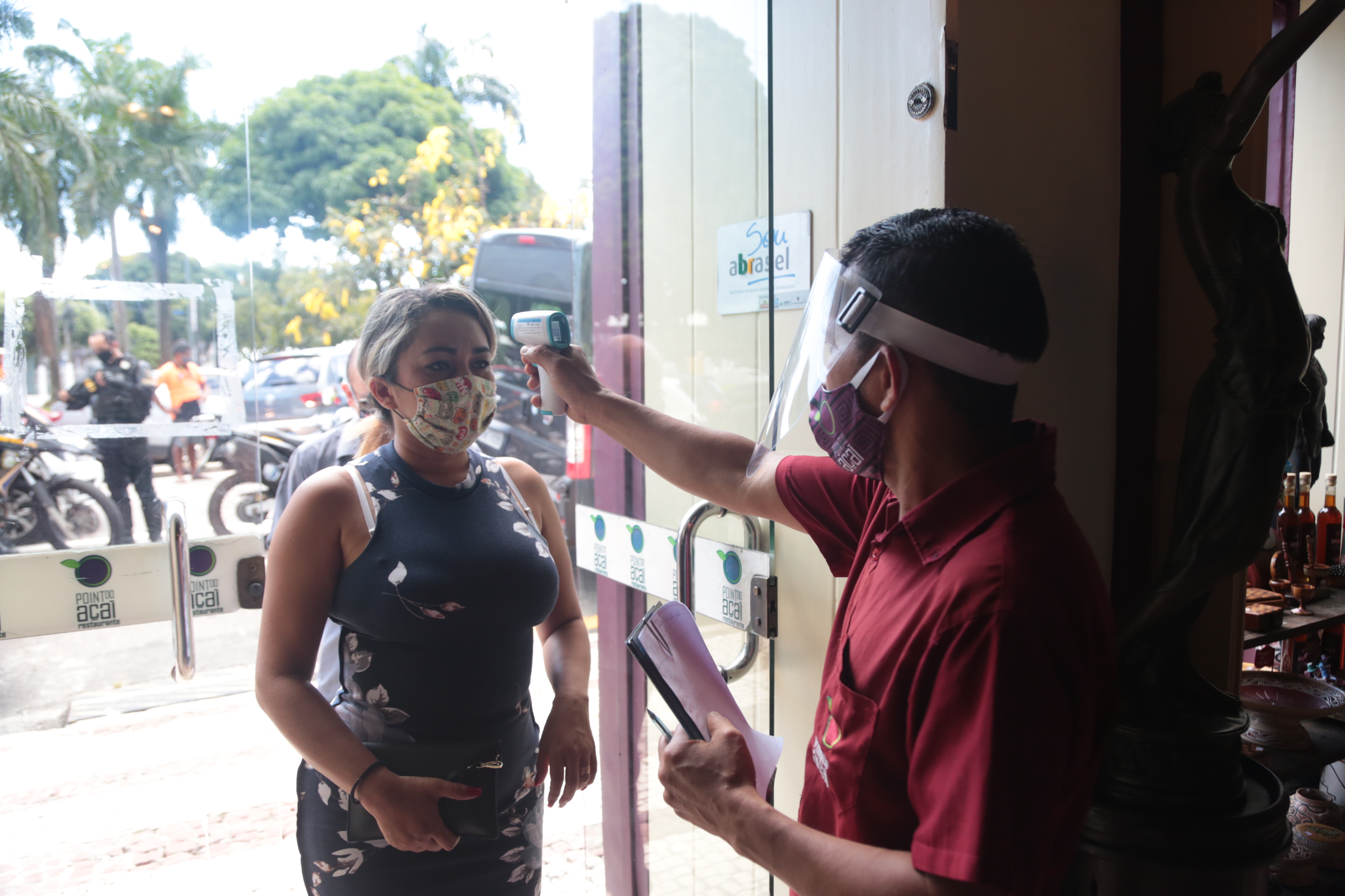 Órgãos municipais fiscalizam reabertura de restaurantes e lanchonetes