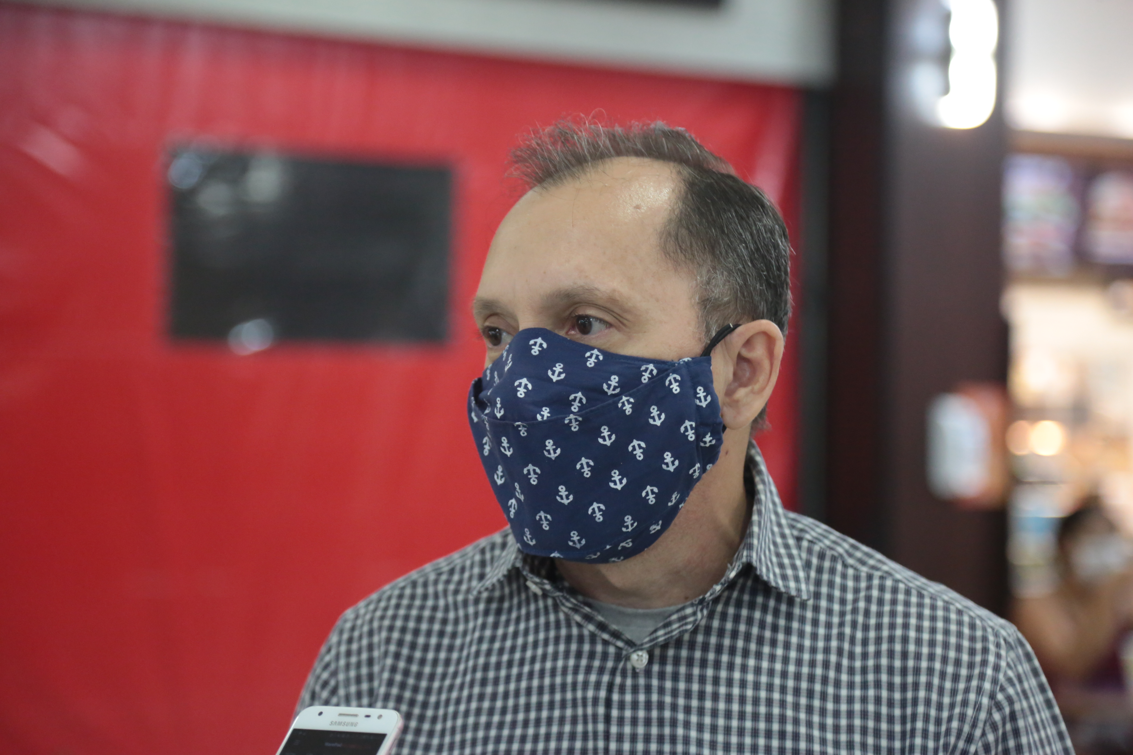 Órgãos municipais fiscalizam reabertura de restaurantes e lanchonetes