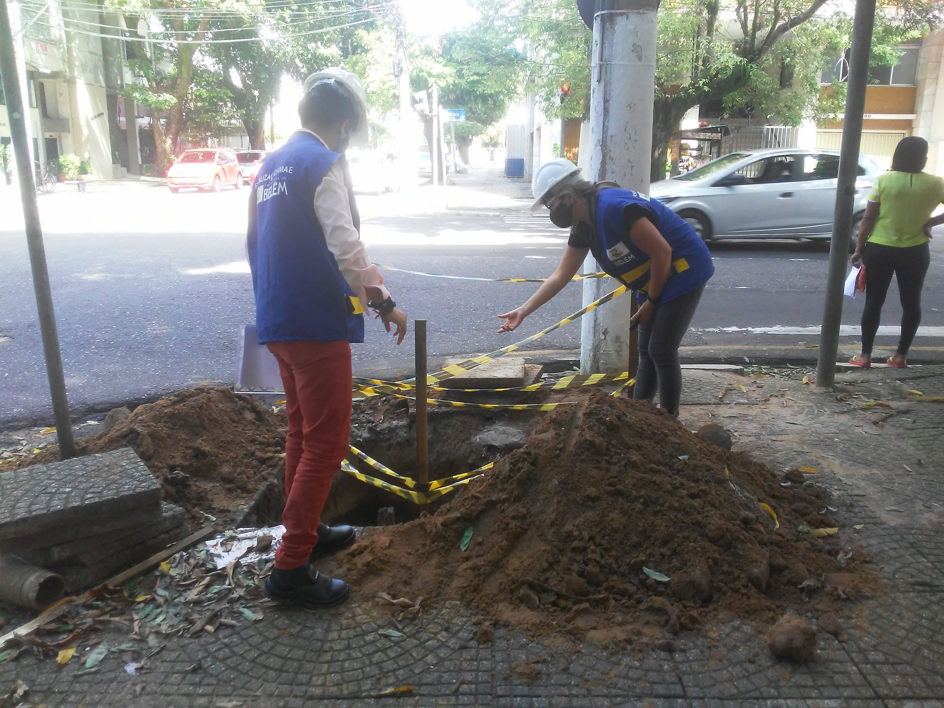 Arbel fiscaliza serviços de substituição de rede de abastecimento de água