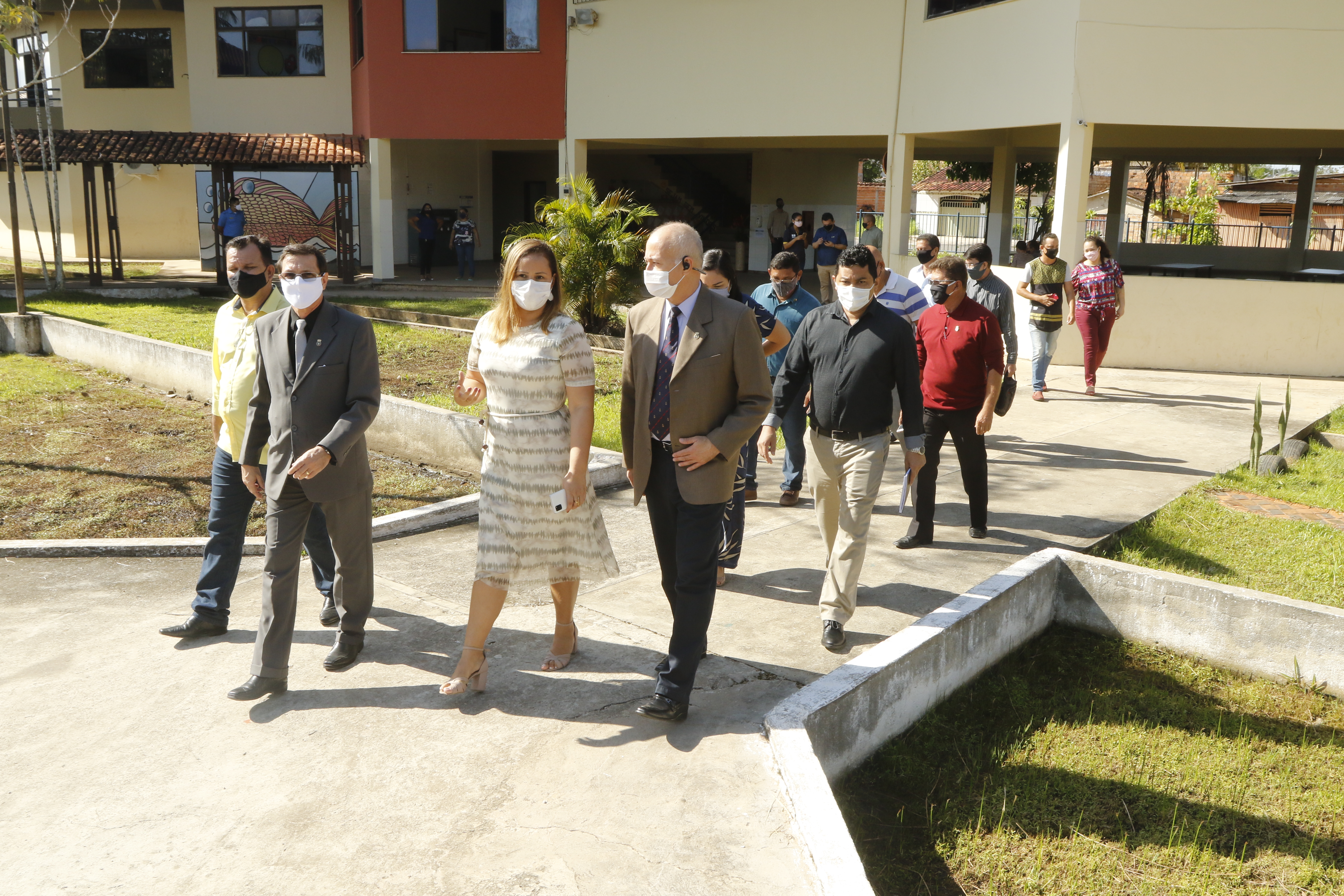 Oficial da Marinha visita primeira escola cívico-militar de Belém 