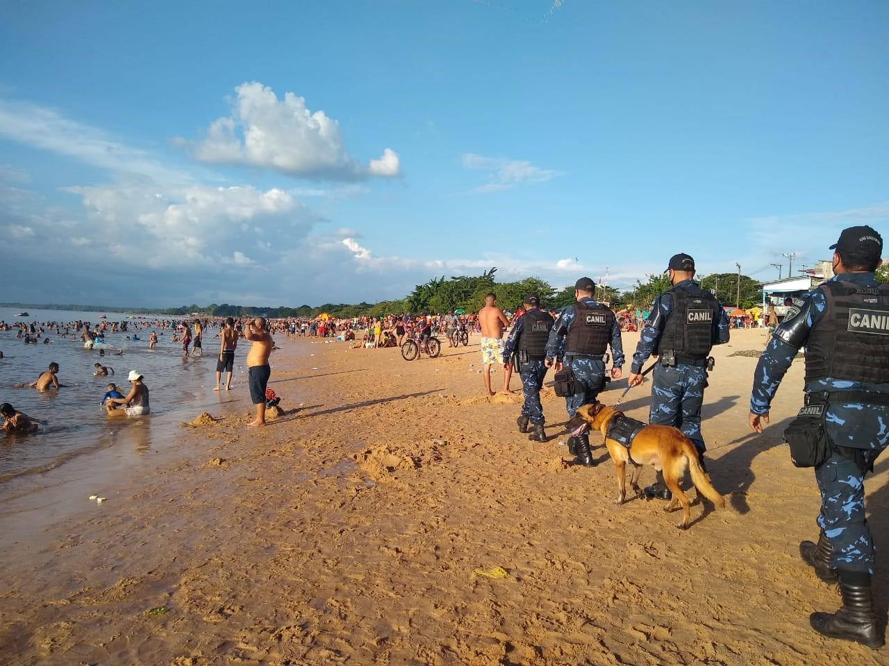 Guarda municipal intensifica ações de segurança nas praias e ilhas do município